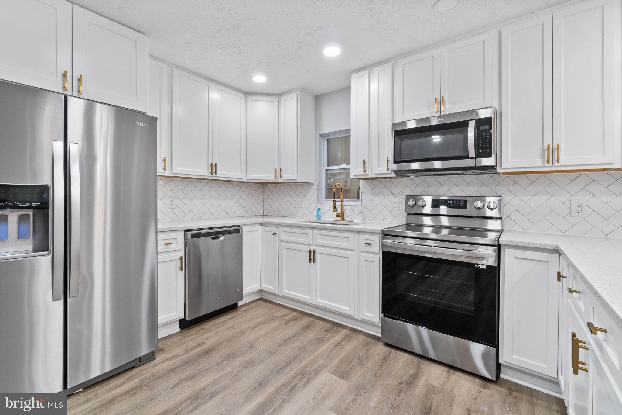 COUNTRY PLACE - Residential