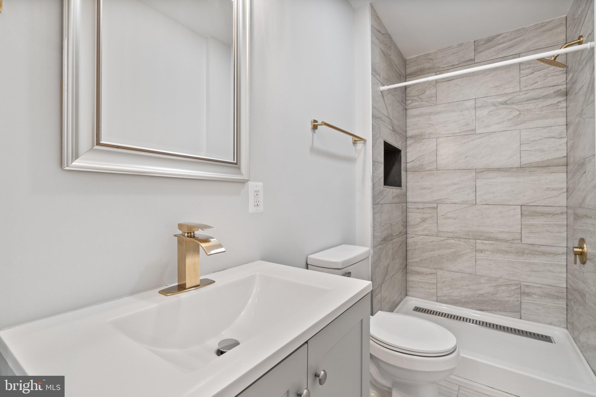 COUNTRY PLACE - Residential