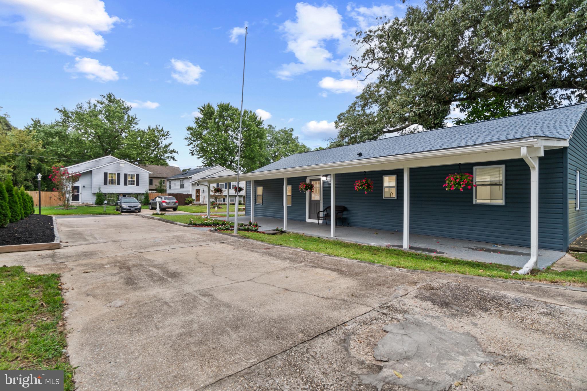 COUNTRY PLACE - Residential