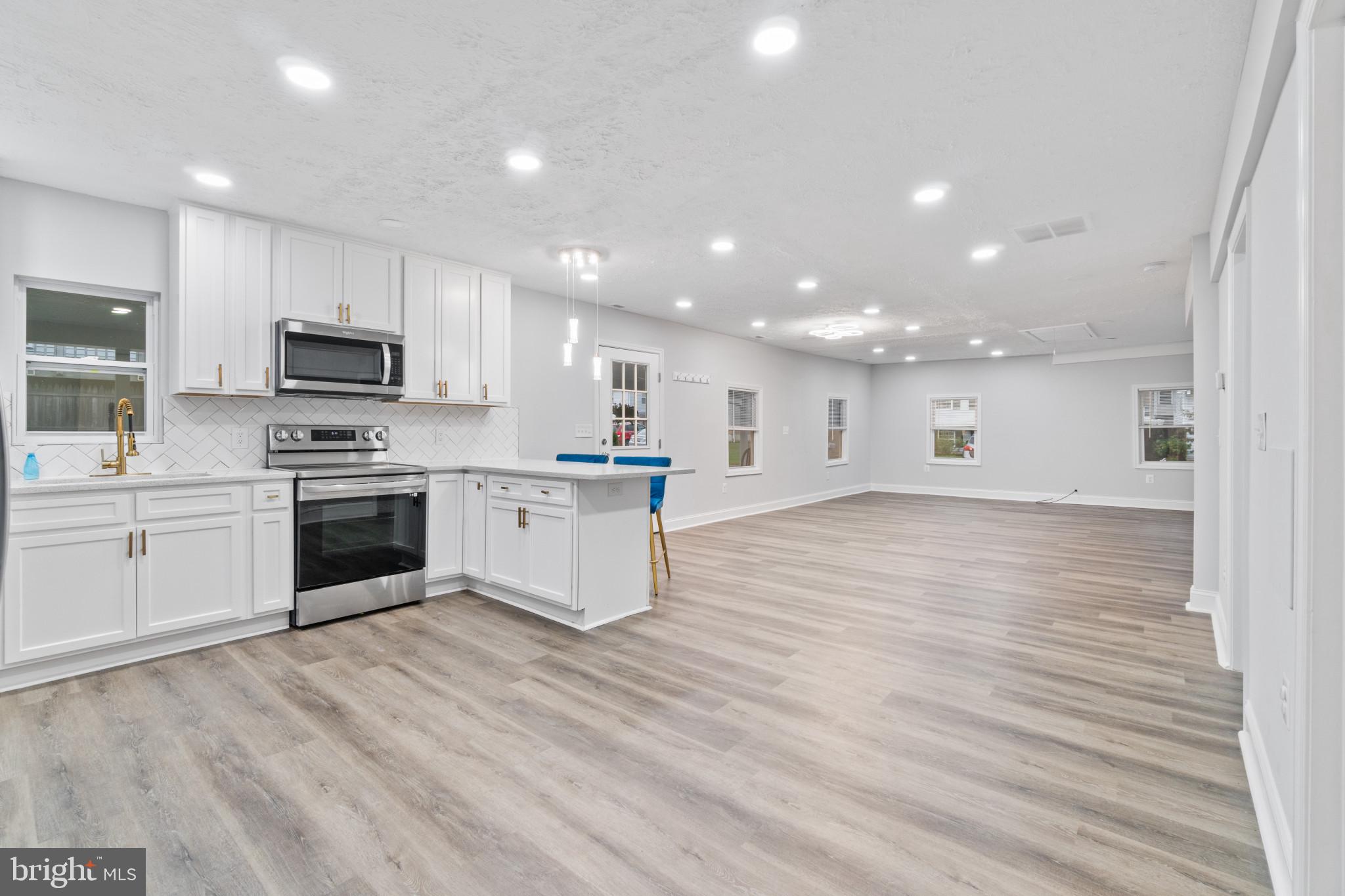 COUNTRY PLACE - Residential