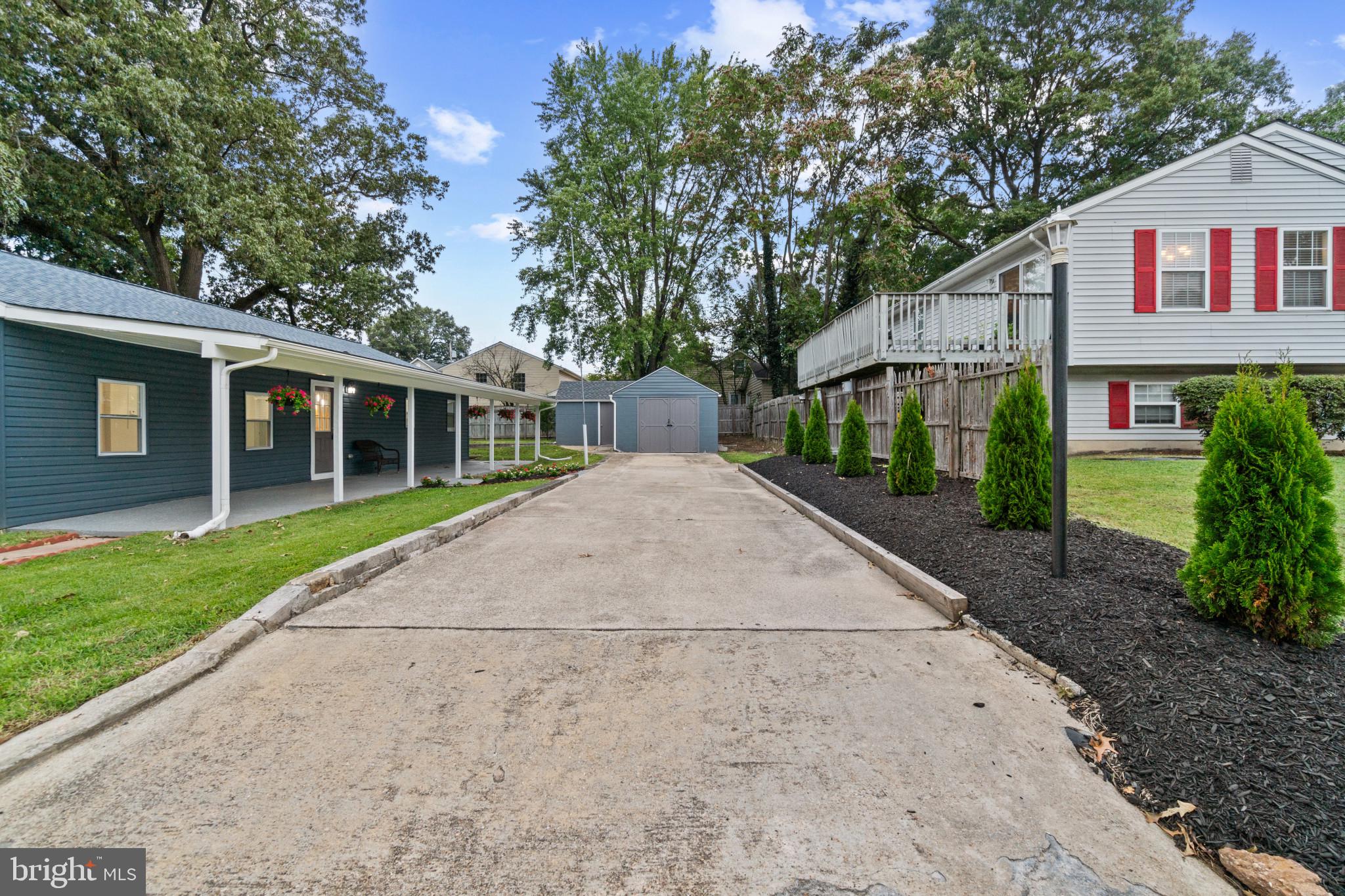 COUNTRY PLACE - Residential