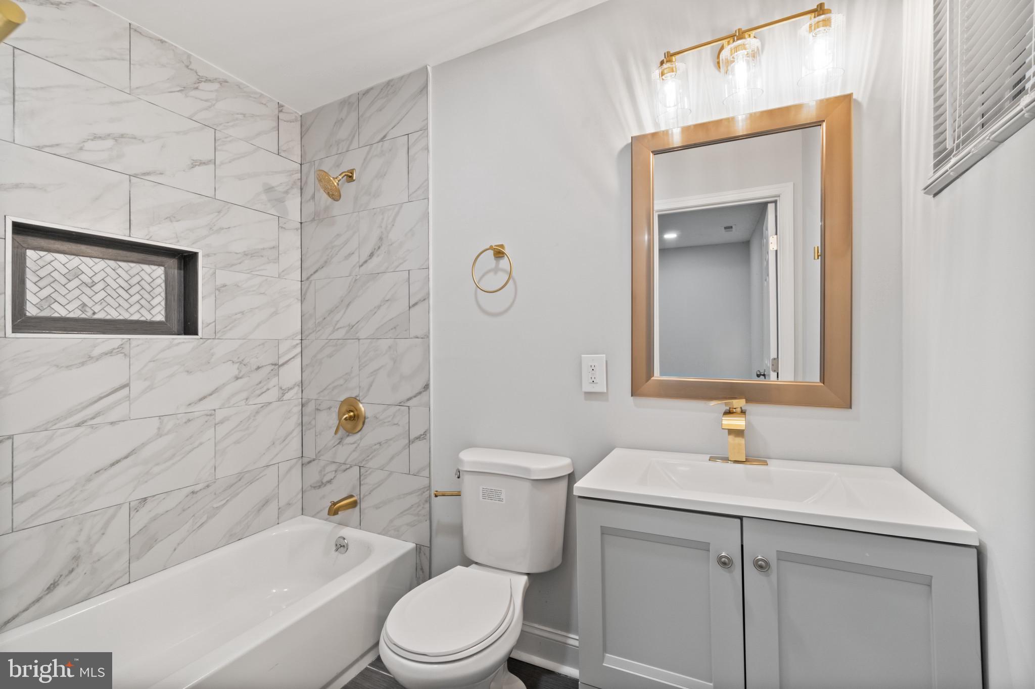 COUNTRY PLACE - Residential