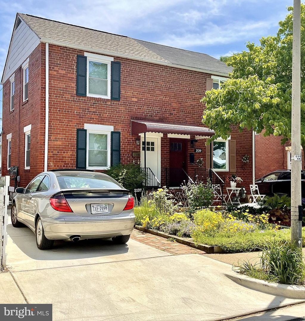 Photo of 2137 S Pollard Street, ARLINGTON, VA 22204 (MLS # VAAR2067526)