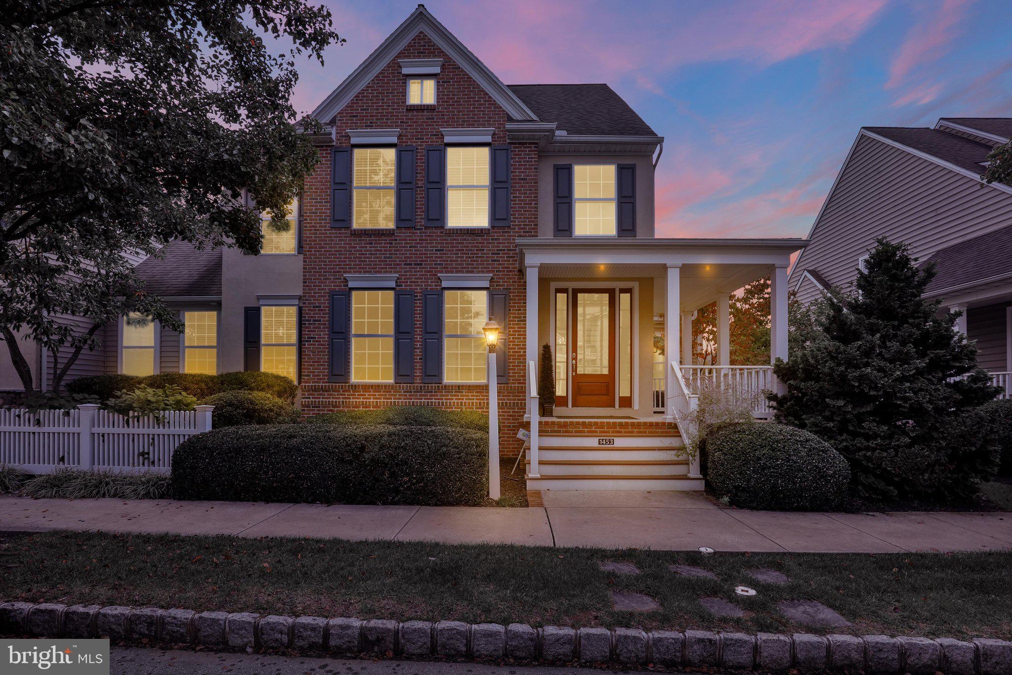 1453 DRAKE LANE