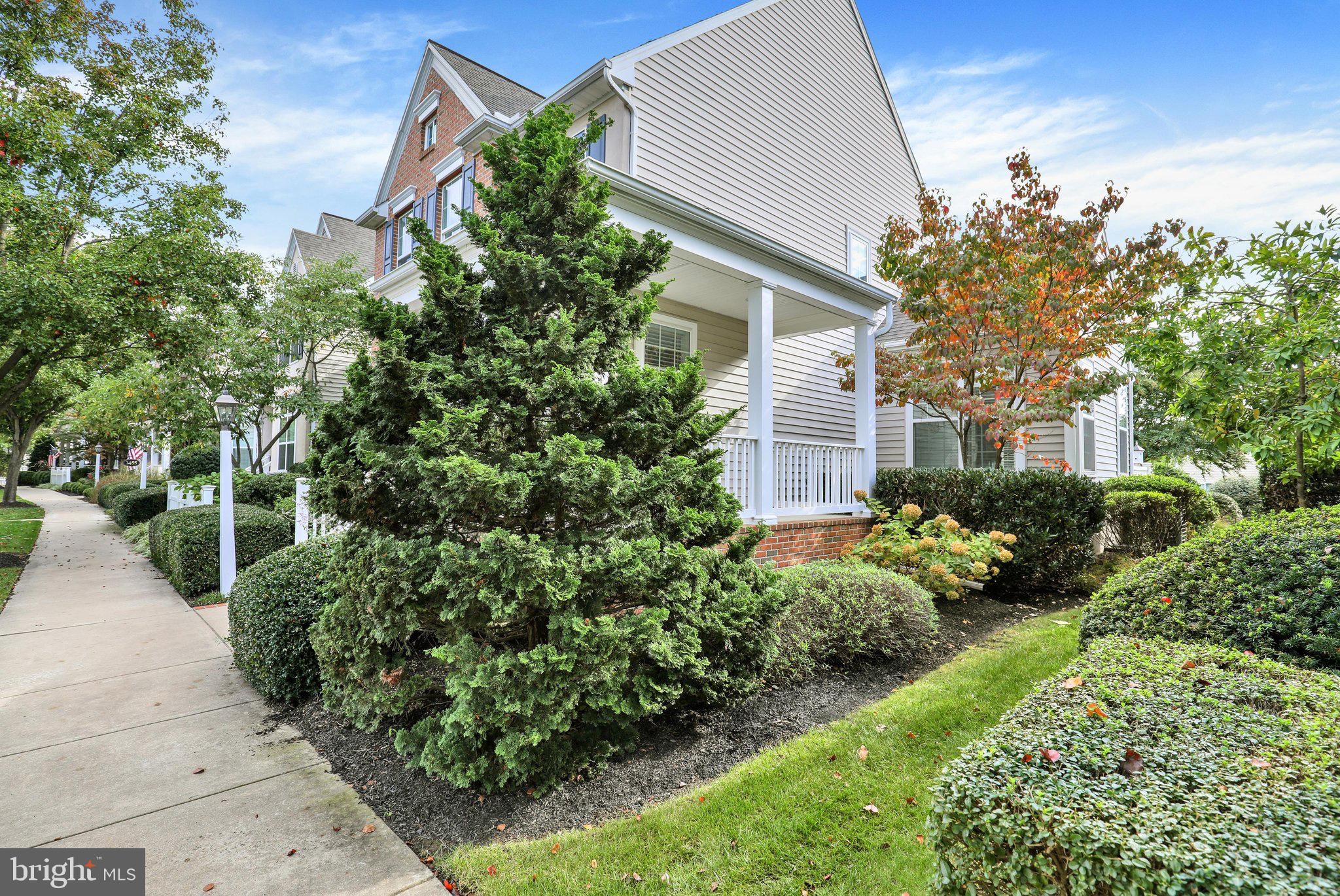 1453 DRAKE LANE