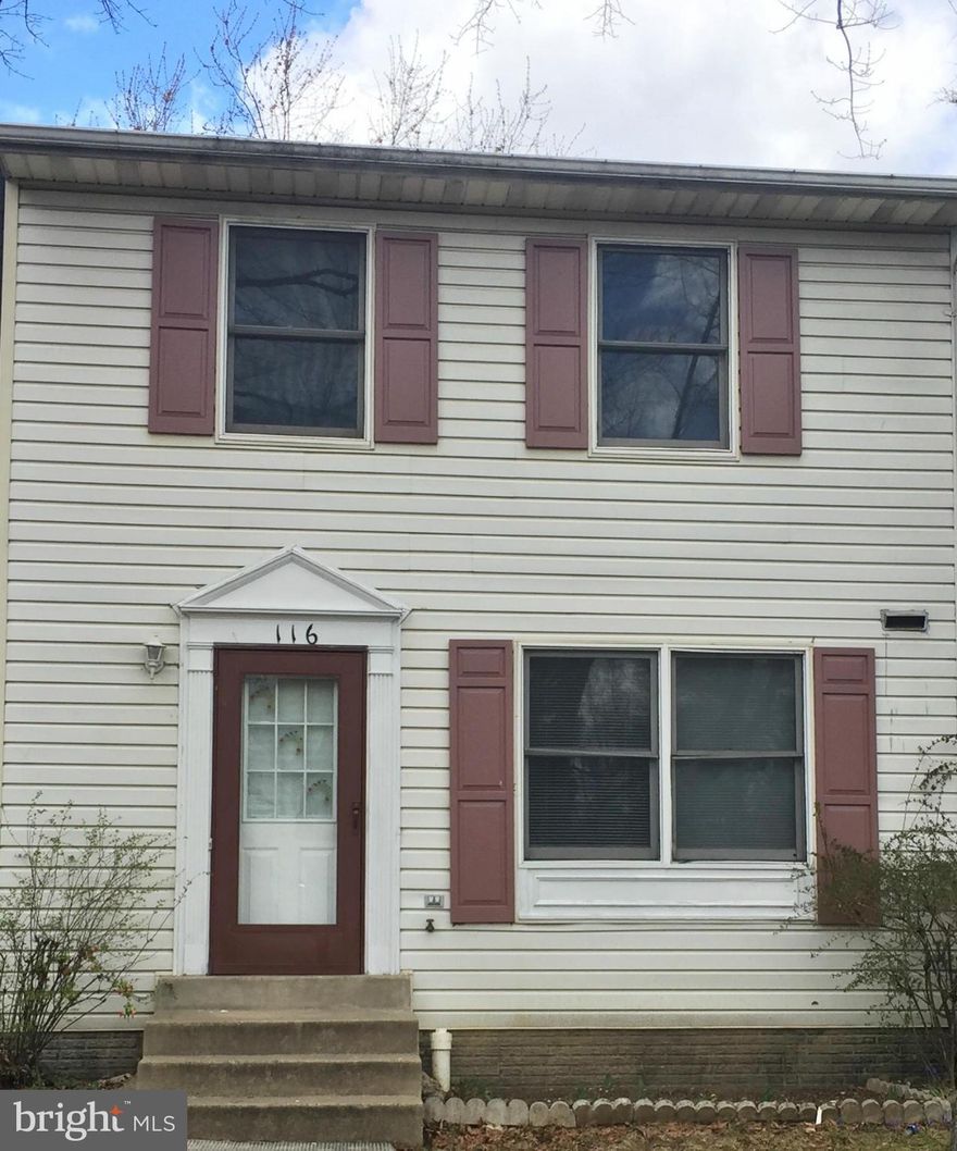 A rare opportunity in Leesburg station end unit, Three Full and one half bath, needs TLC, presented AS IS...