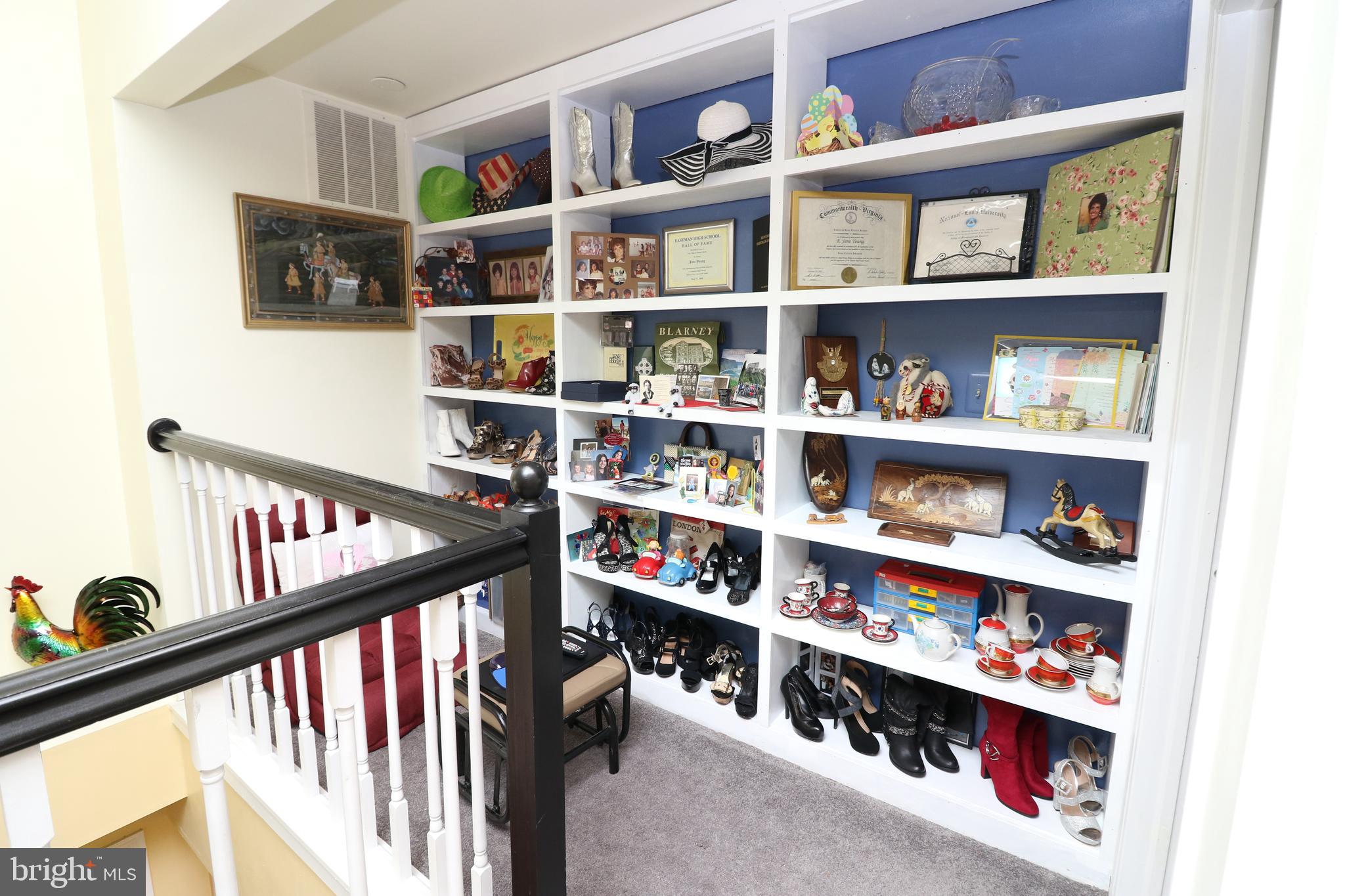 PINECREST - Residential