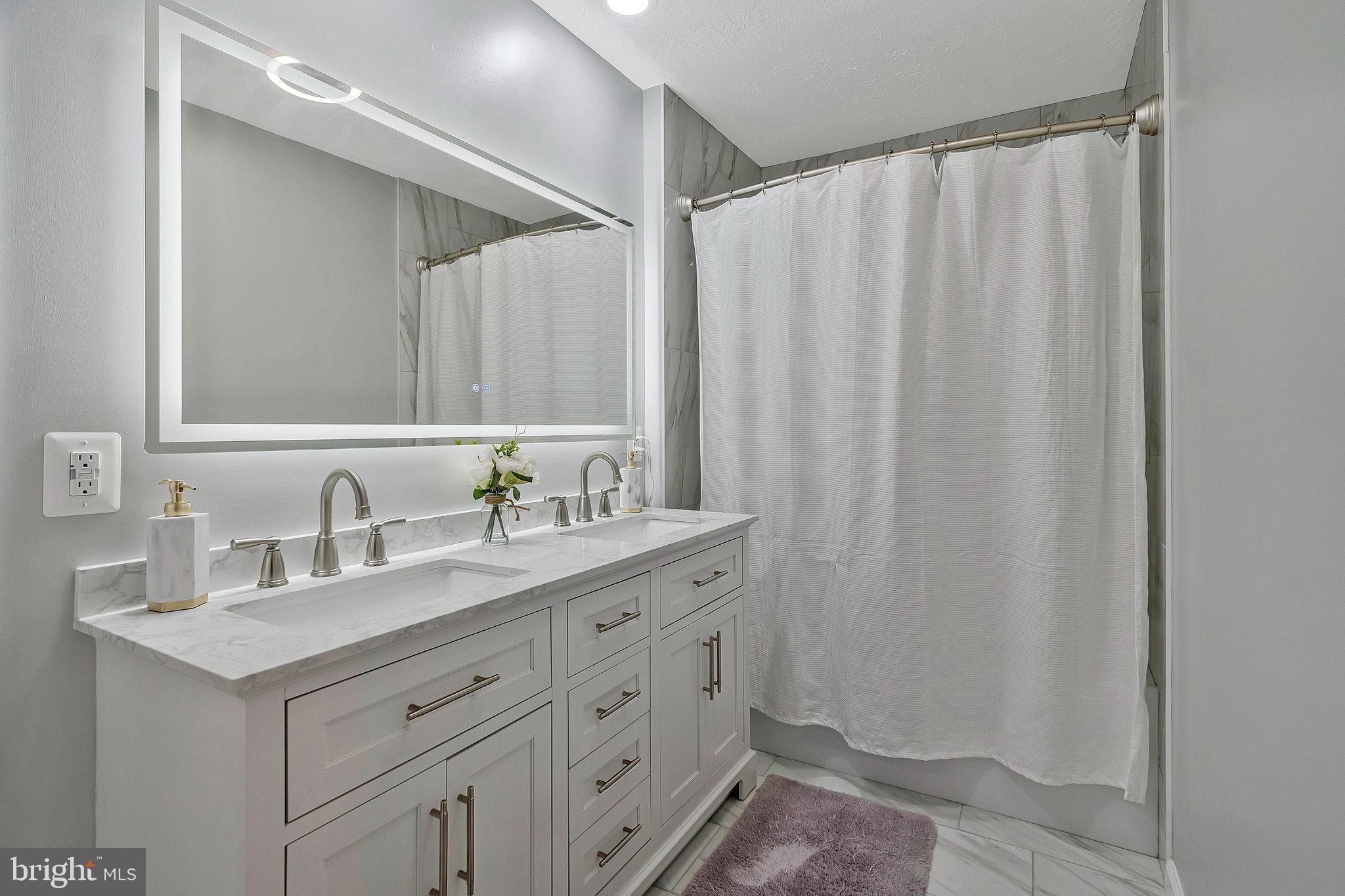 HAMPTON FOREST - Residential