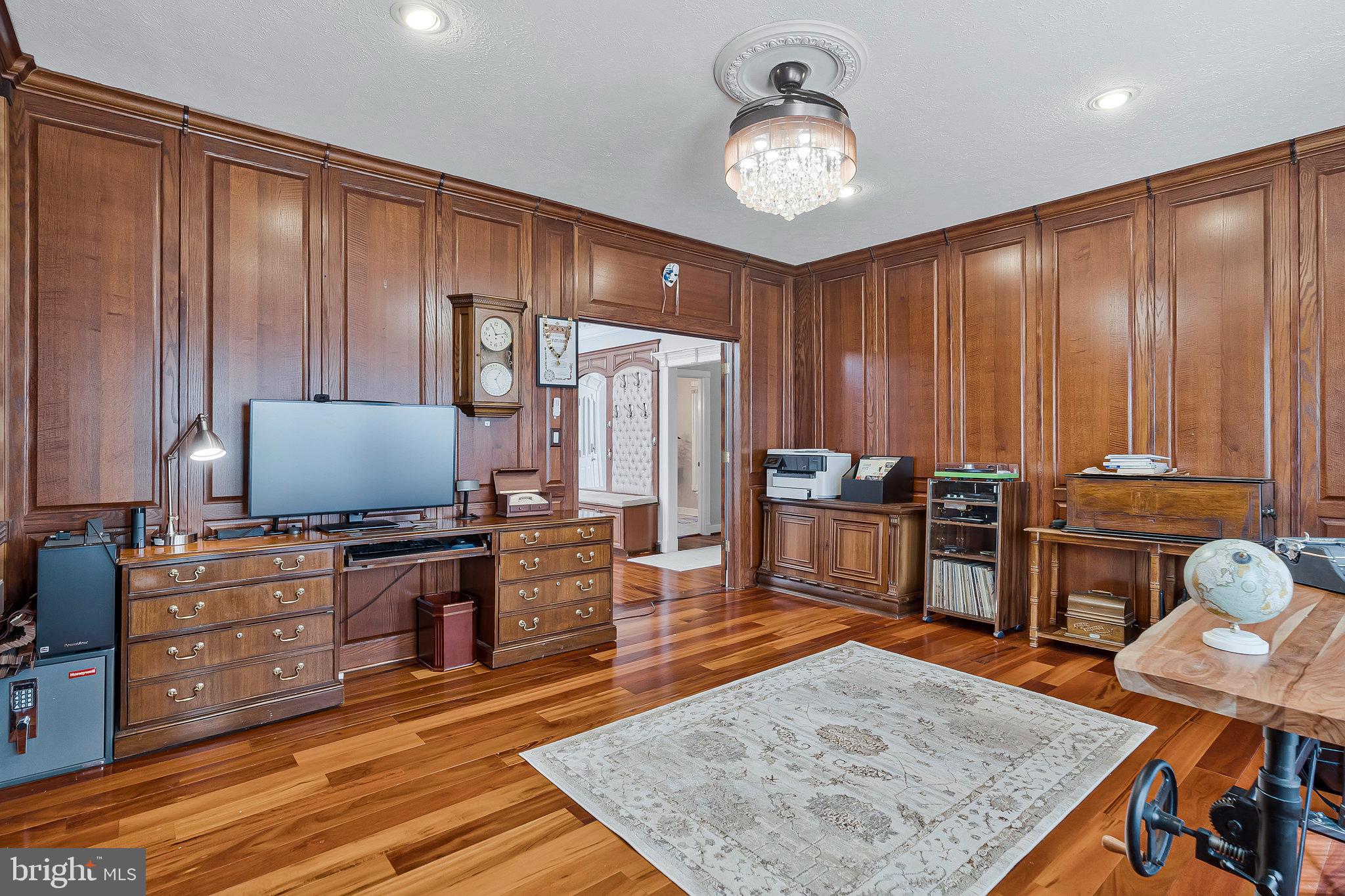 HAMPTON FOREST - Residential