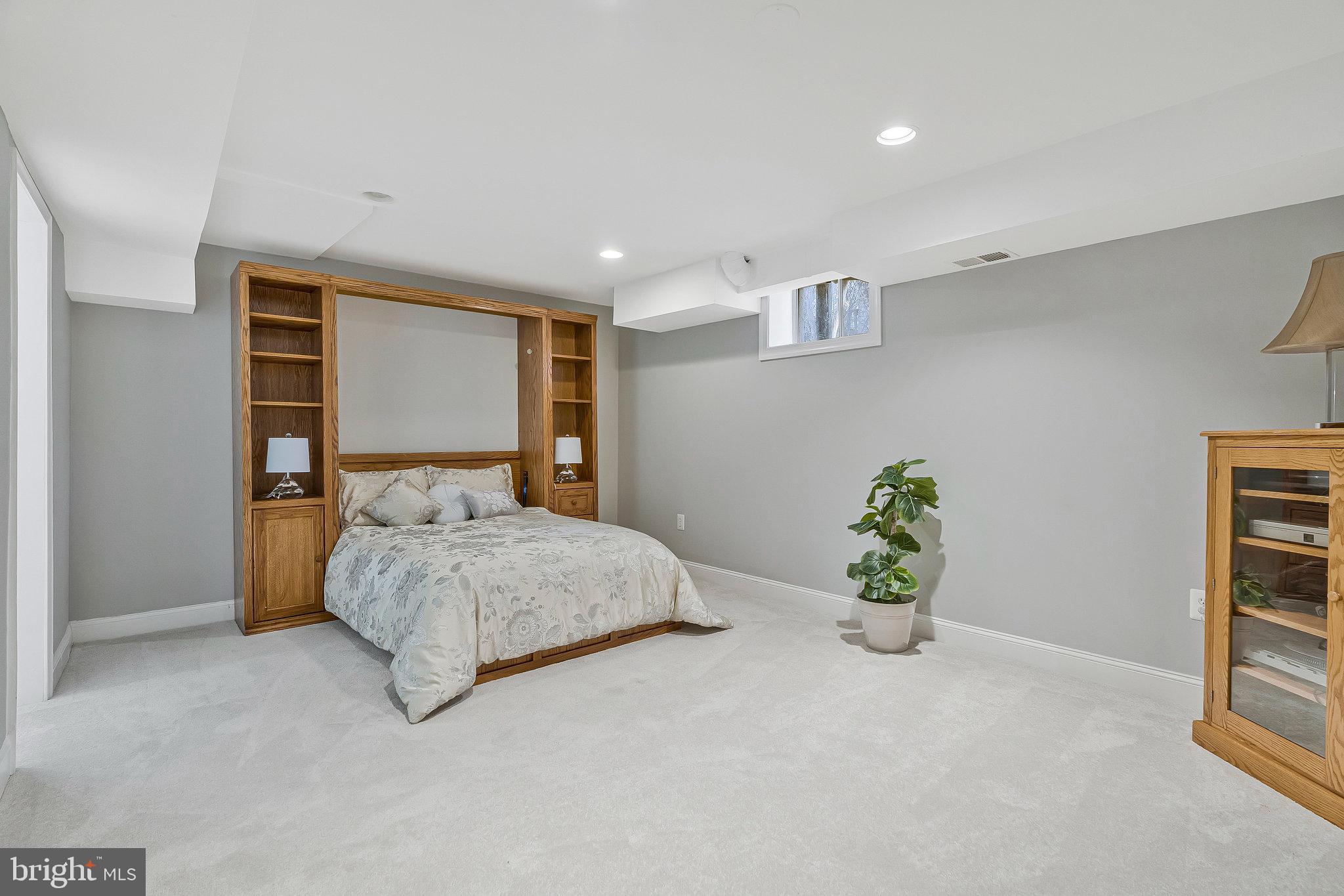 HAMPTON FOREST - Residential