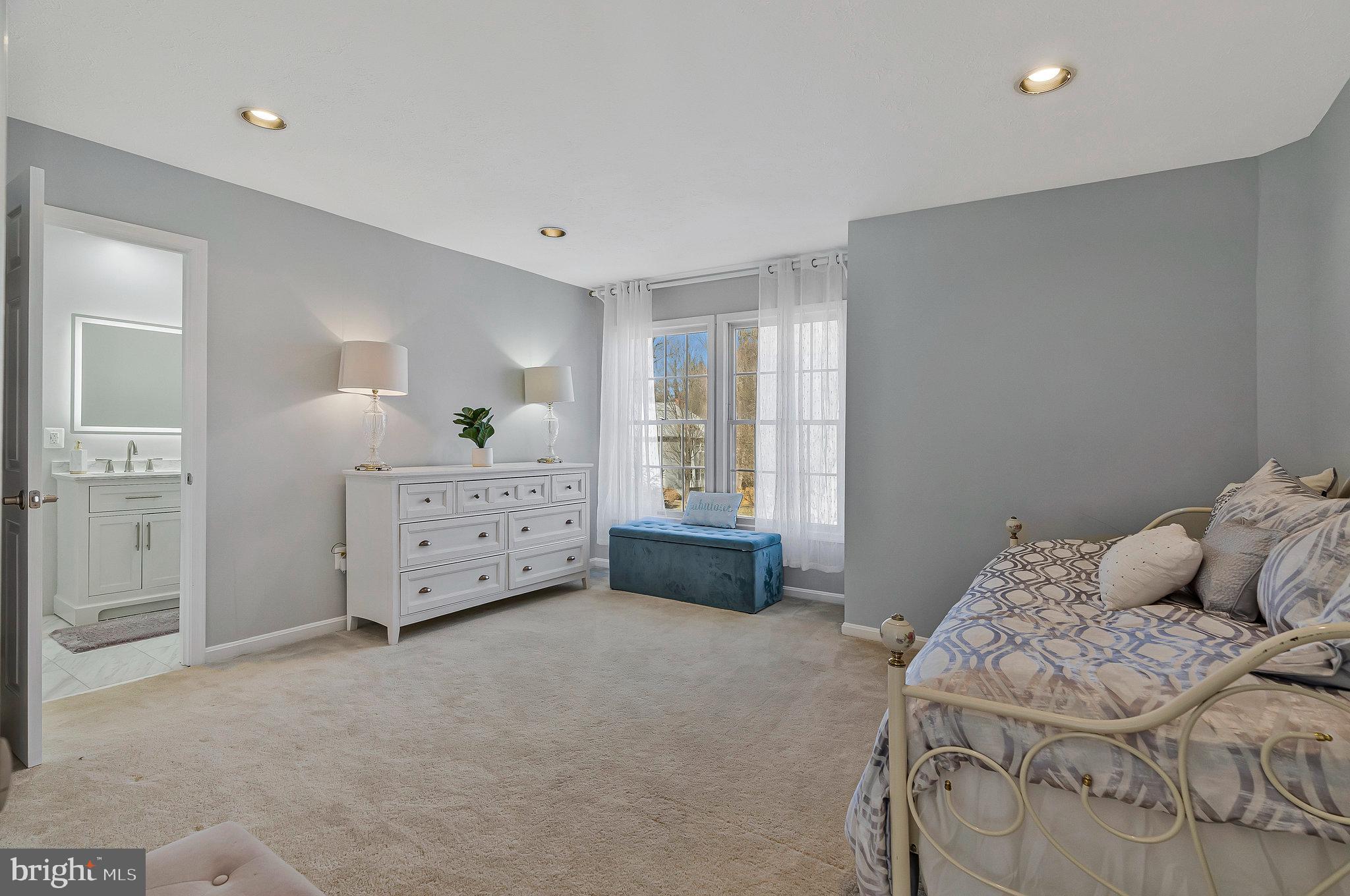 HAMPTON FOREST - Residential