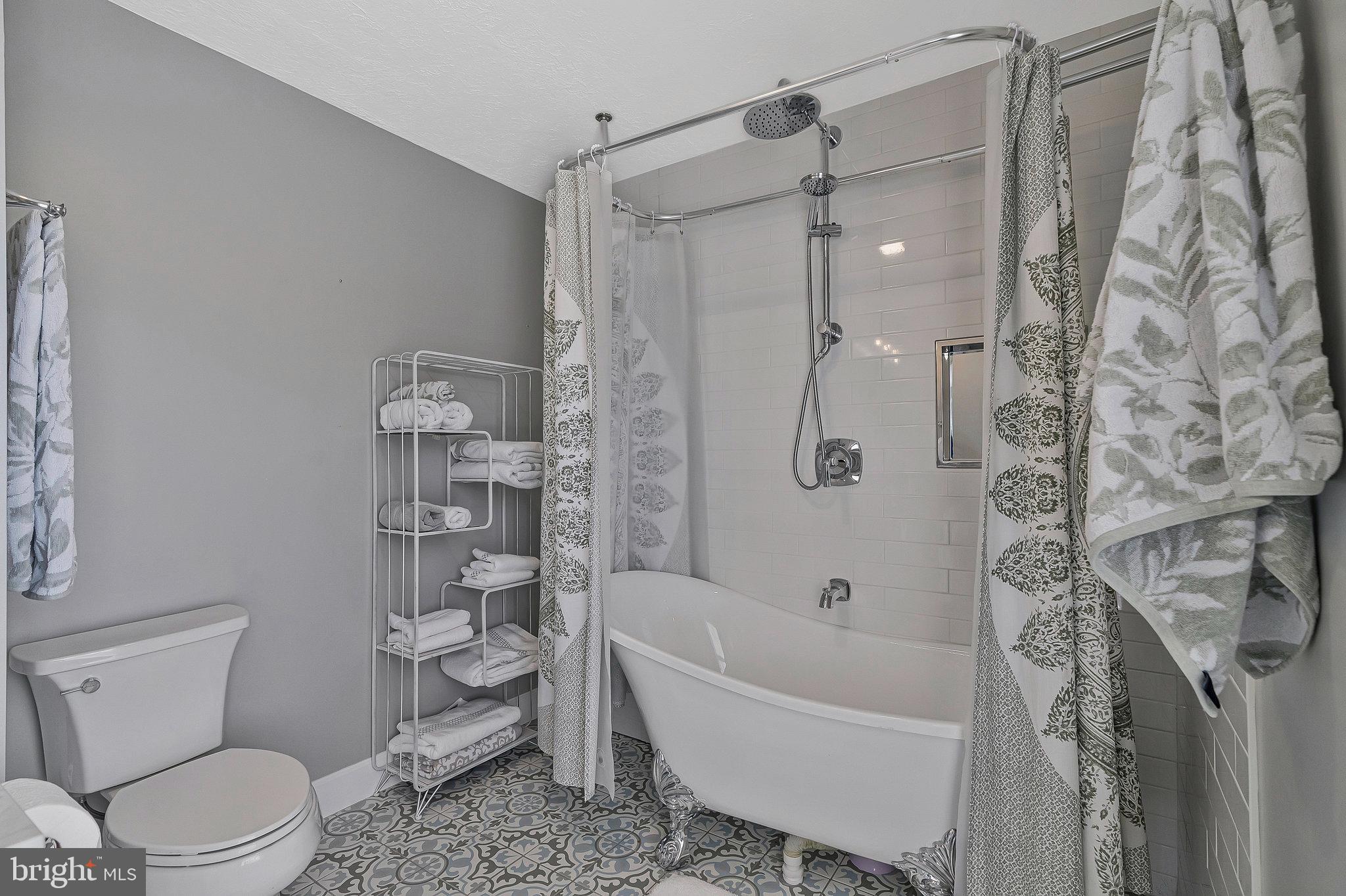 HAMPTON FOREST - Residential