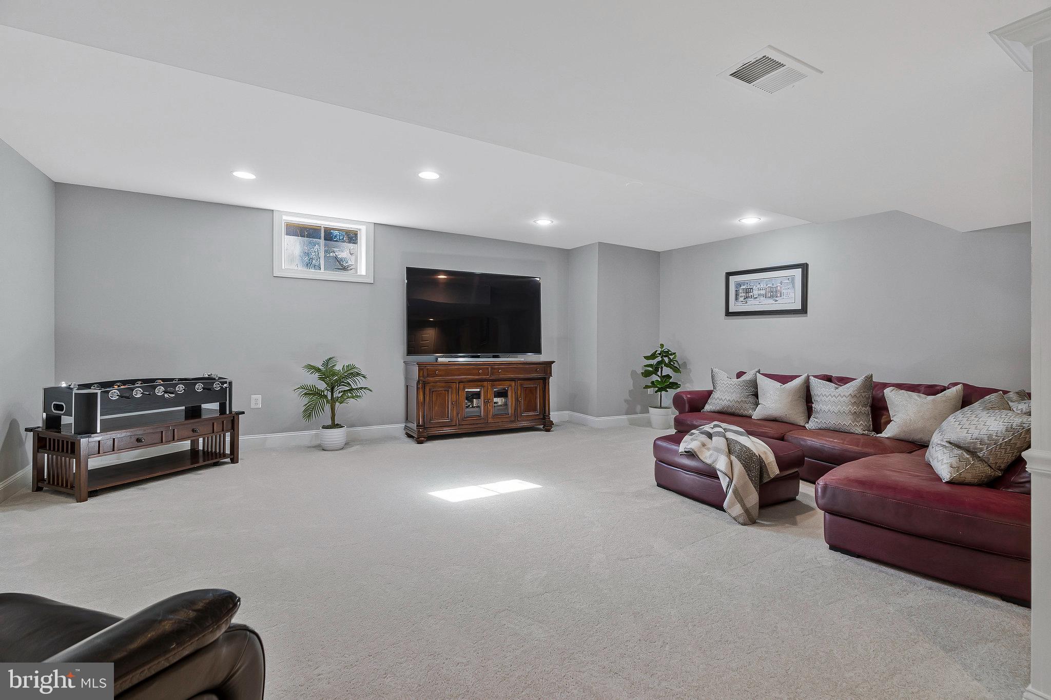 HAMPTON FOREST - Residential