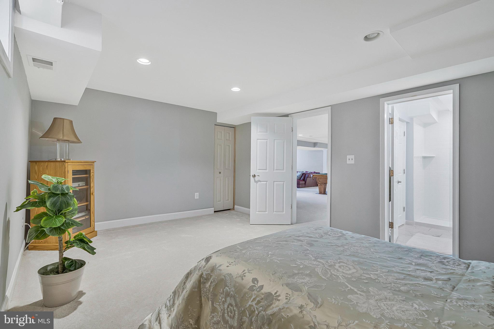 HAMPTON FOREST - Residential