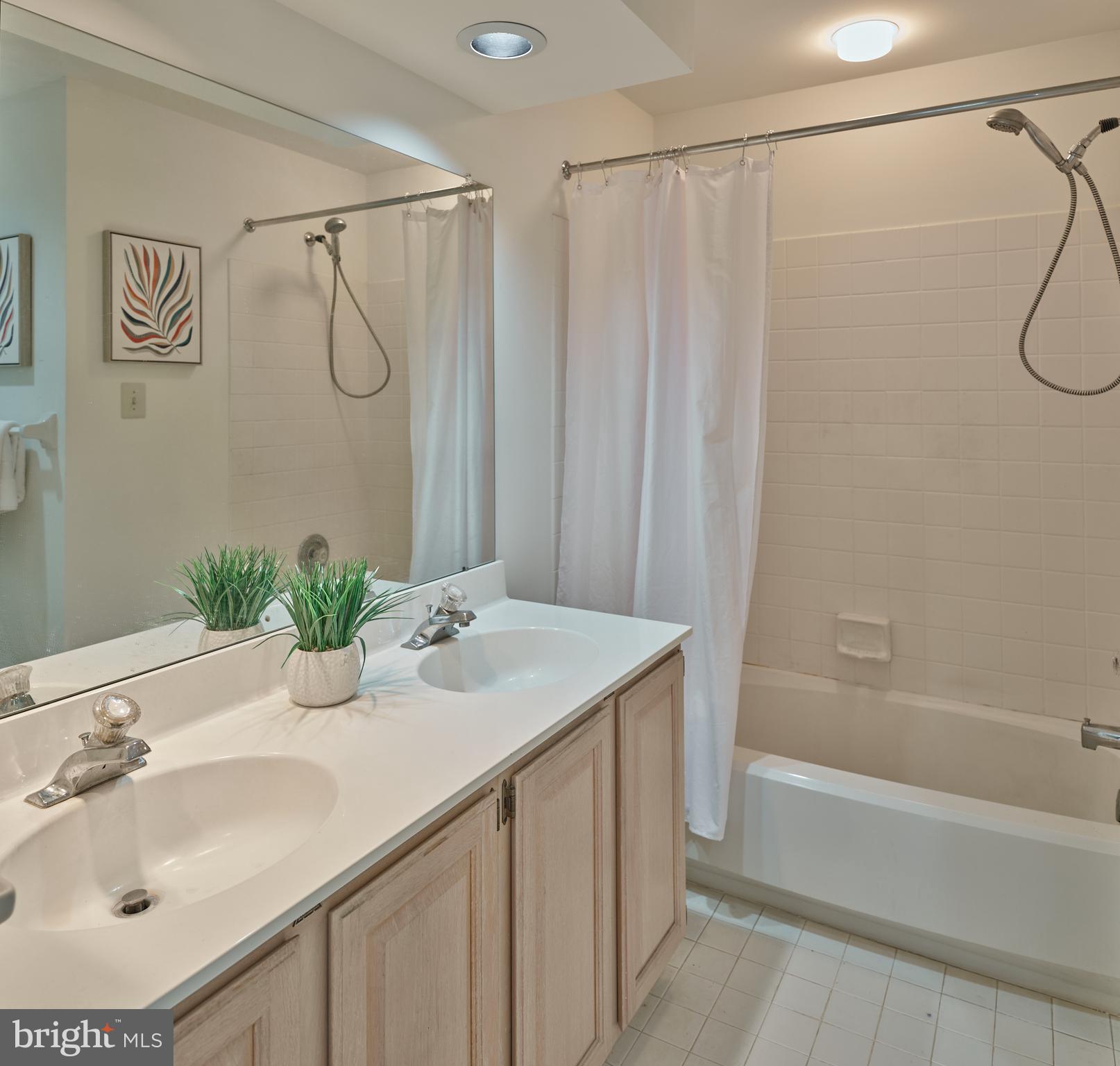 RIVERSTONE - Residential