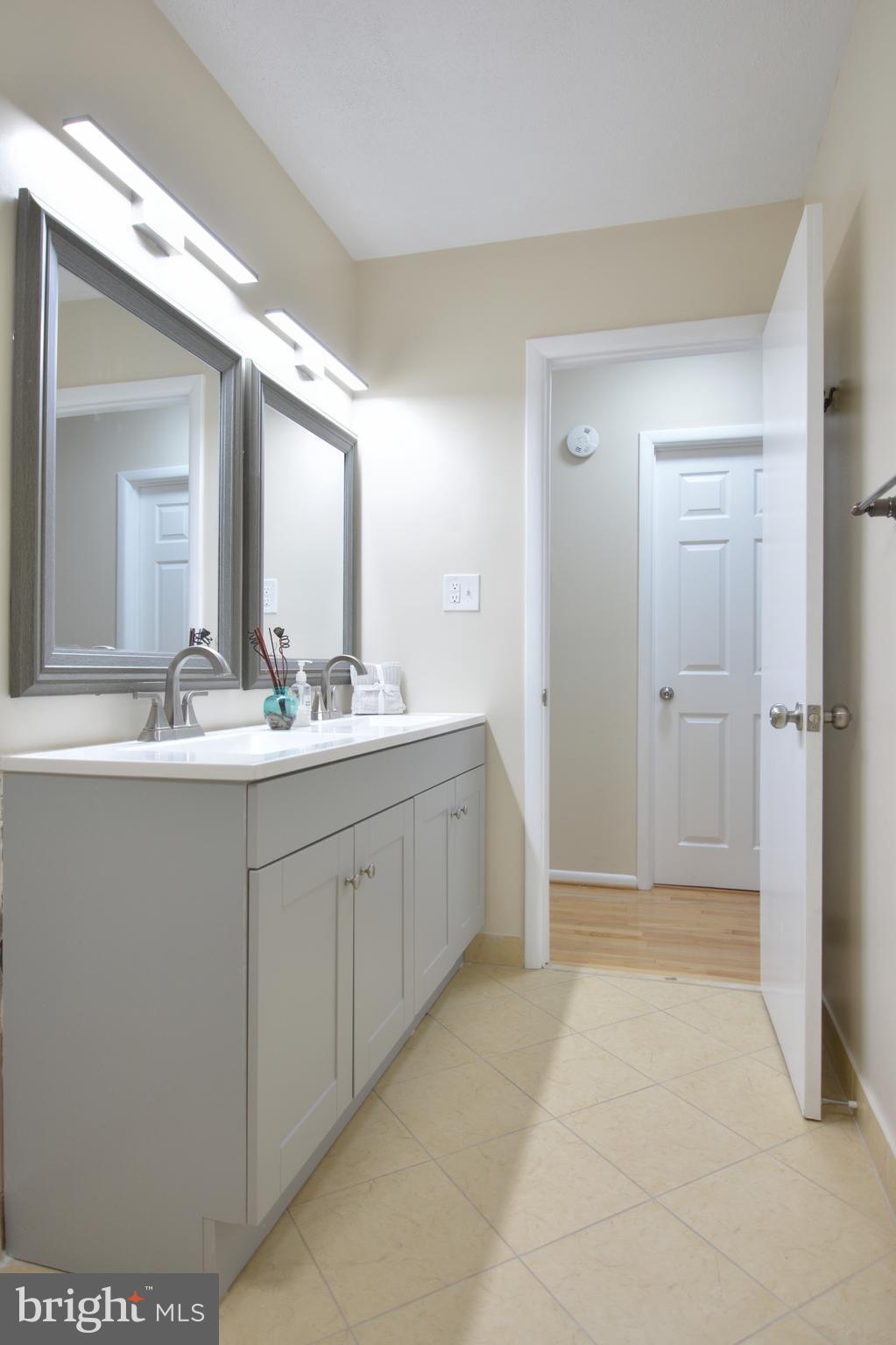 QUINCE ORCHARD MANOR - Residential