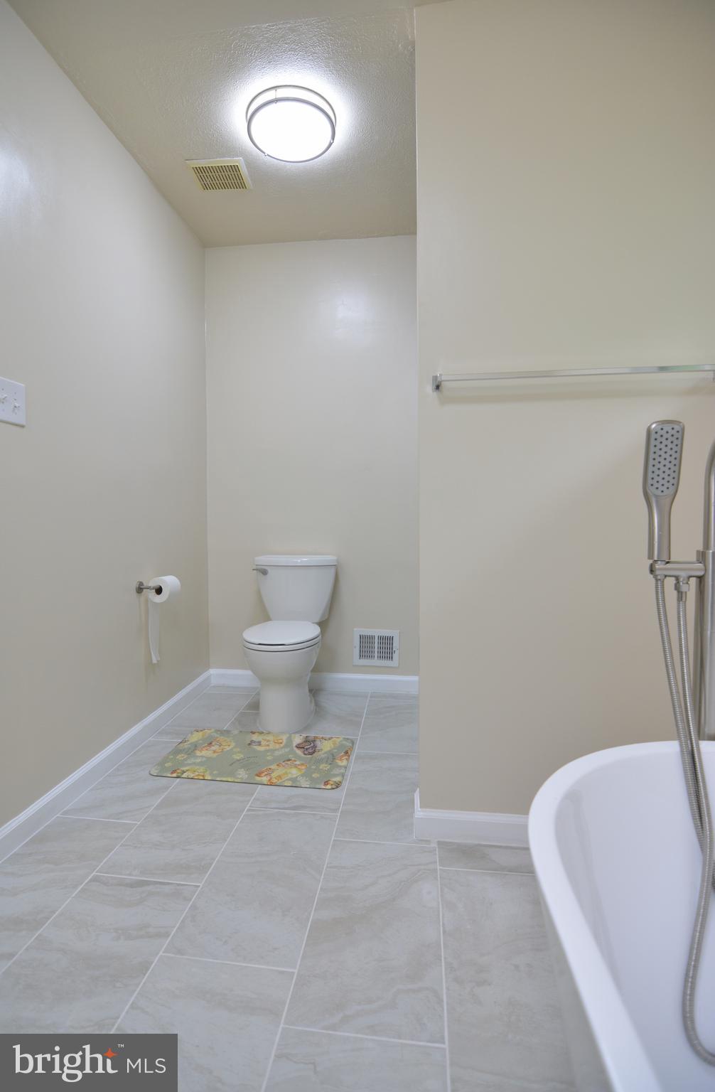 QUINCE ORCHARD MANOR - Residential