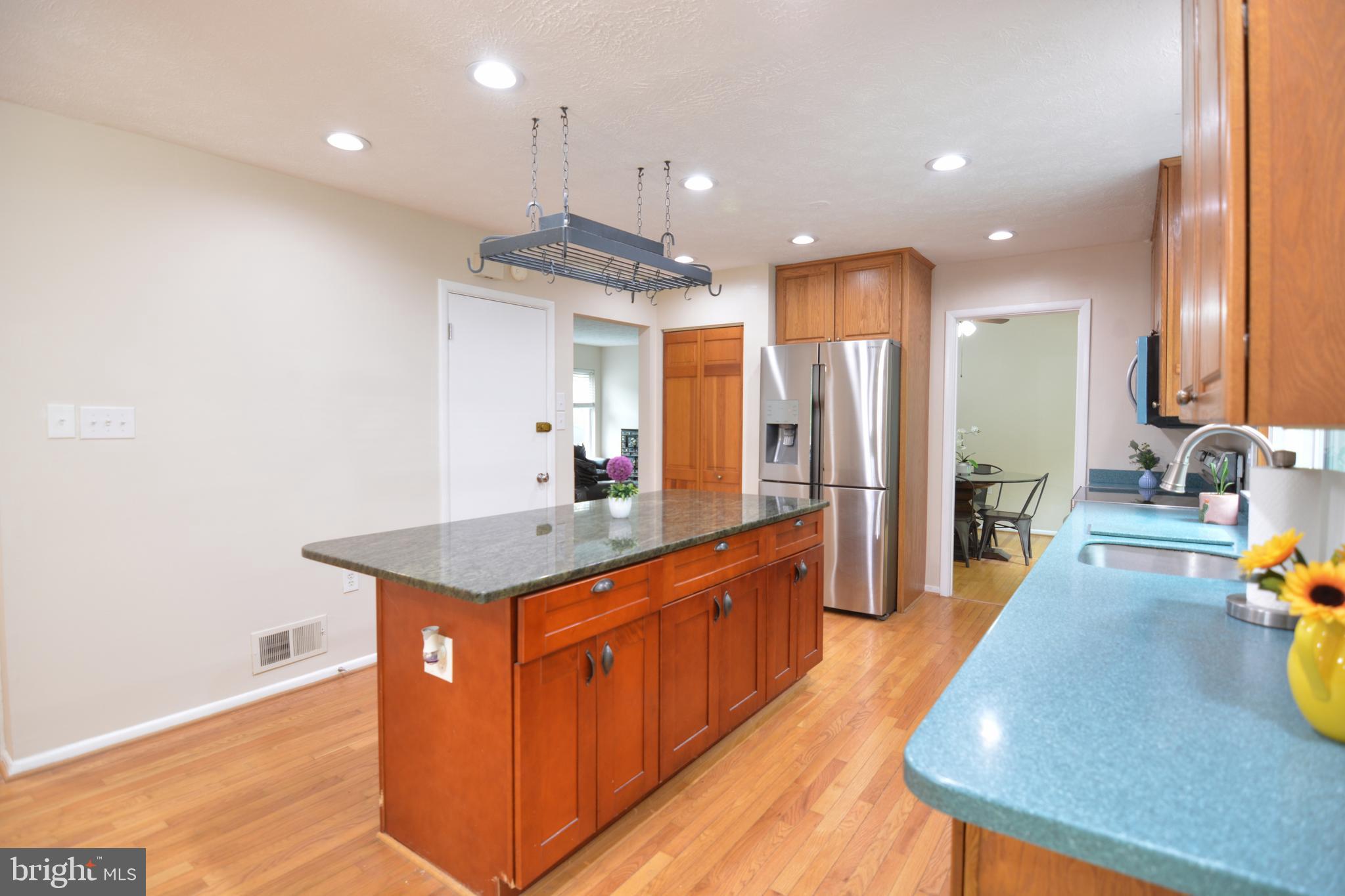QUINCE ORCHARD MANOR - Residential