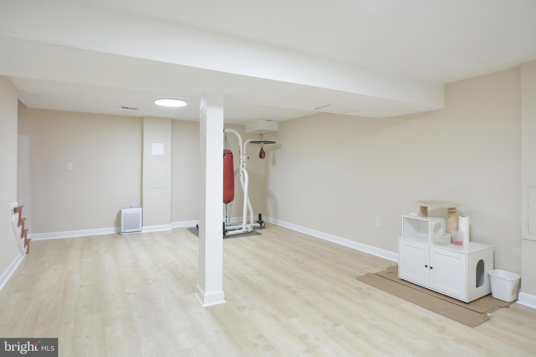 QUINCE ORCHARD MANOR - Residential