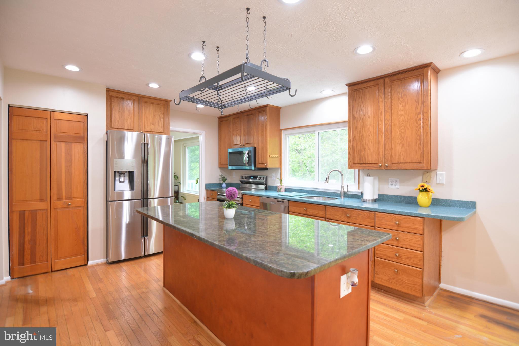 QUINCE ORCHARD MANOR - Residential