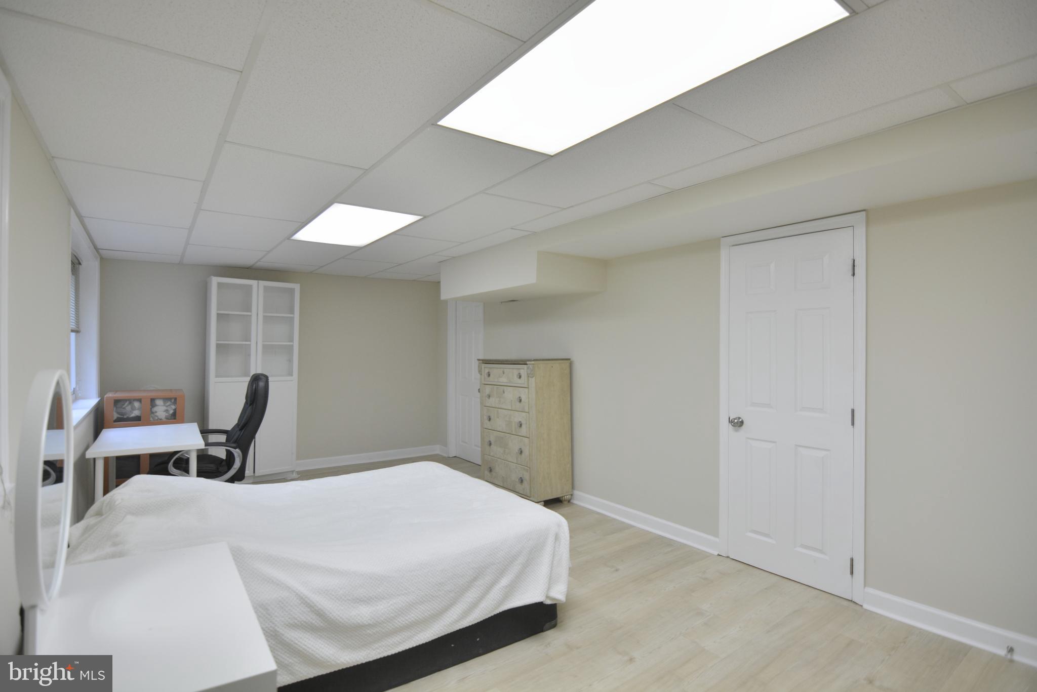 QUINCE ORCHARD MANOR - Residential