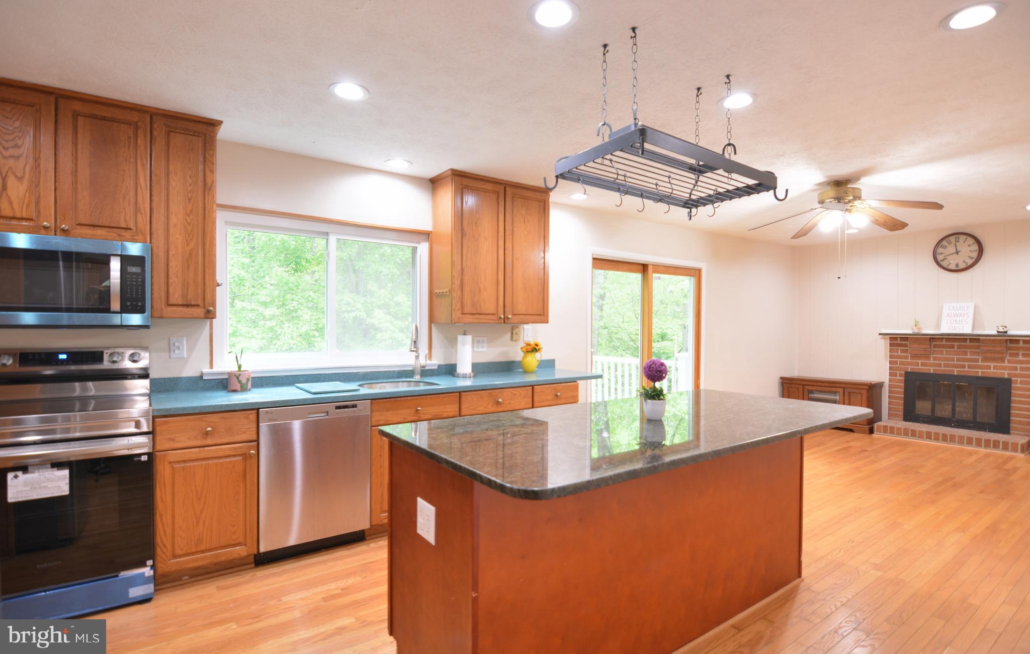 QUINCE ORCHARD MANOR - Residential