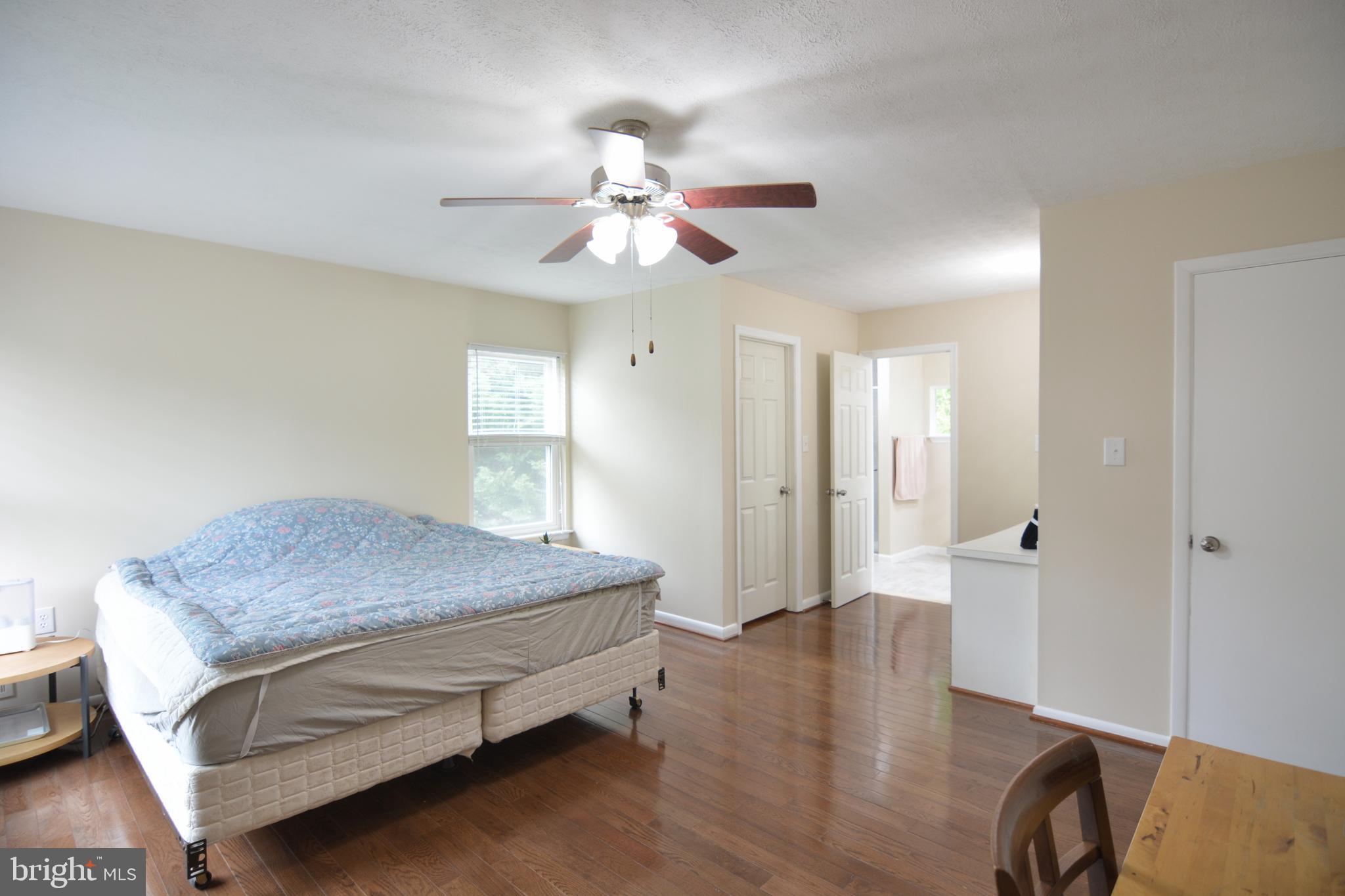 QUINCE ORCHARD MANOR - Residential