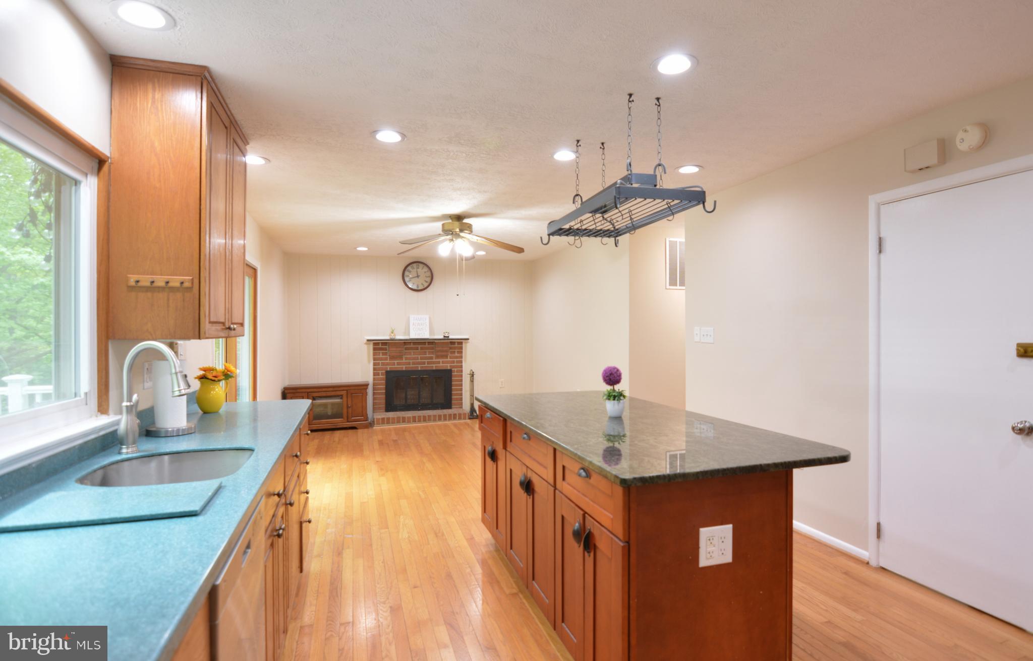QUINCE ORCHARD MANOR - Residential