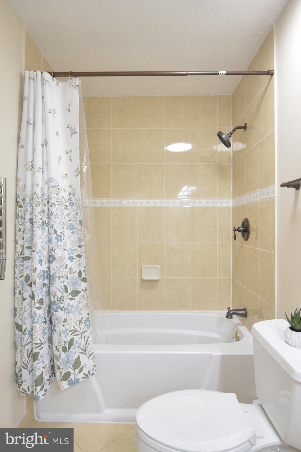QUINCE ORCHARD MANOR - Residential