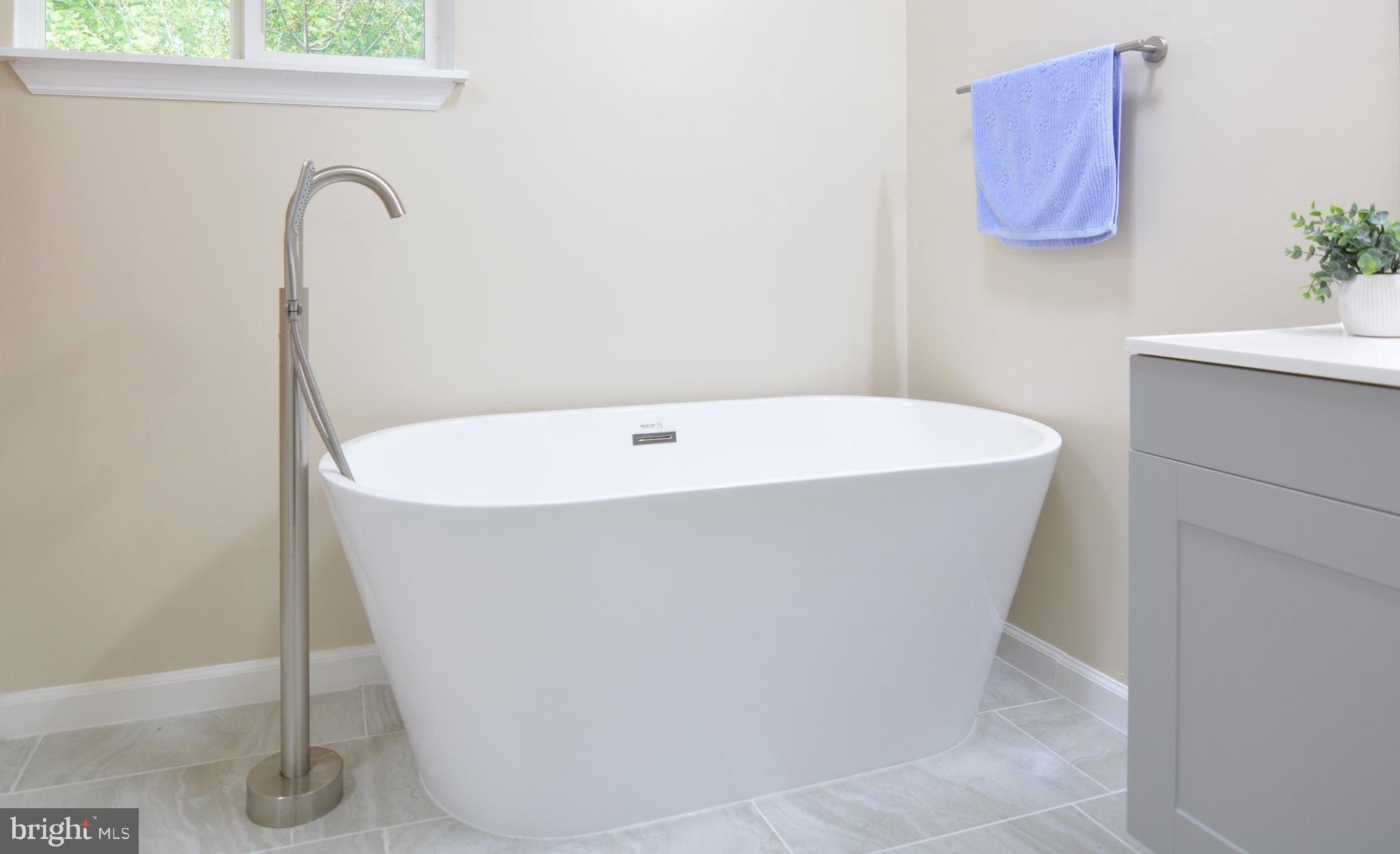 QUINCE ORCHARD MANOR - Residential