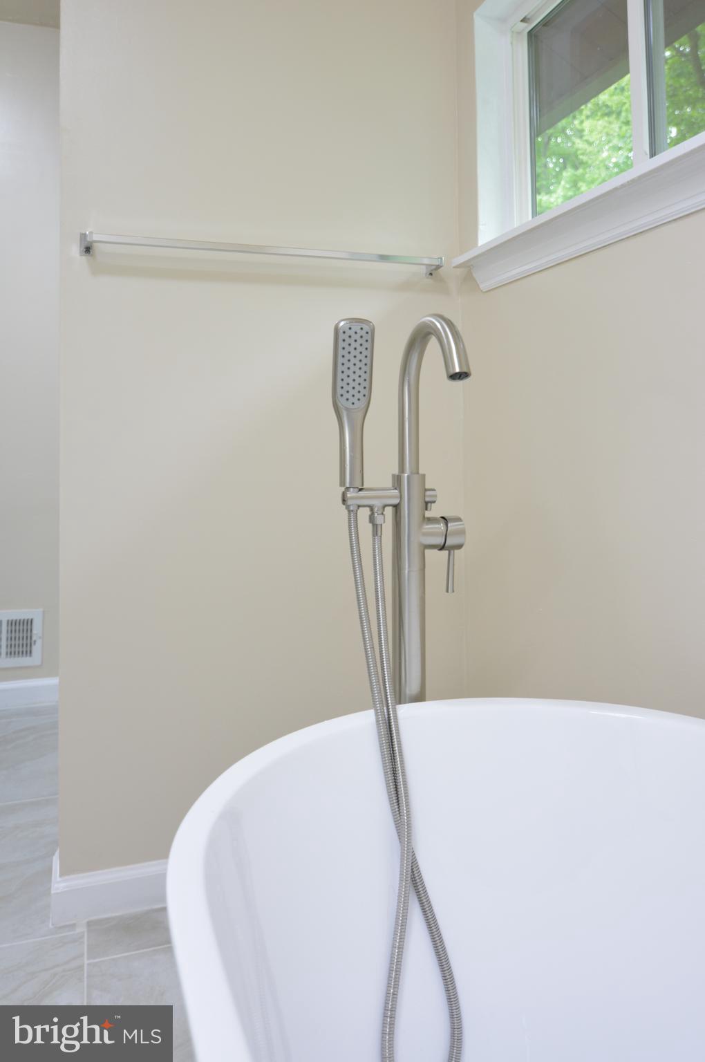 QUINCE ORCHARD MANOR - Residential