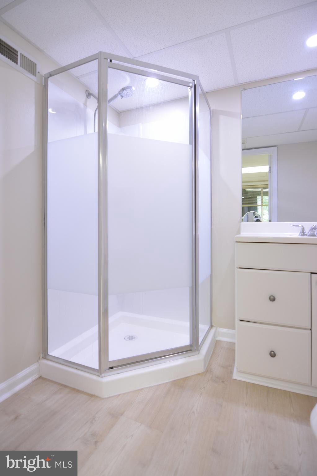 QUINCE ORCHARD MANOR - Residential