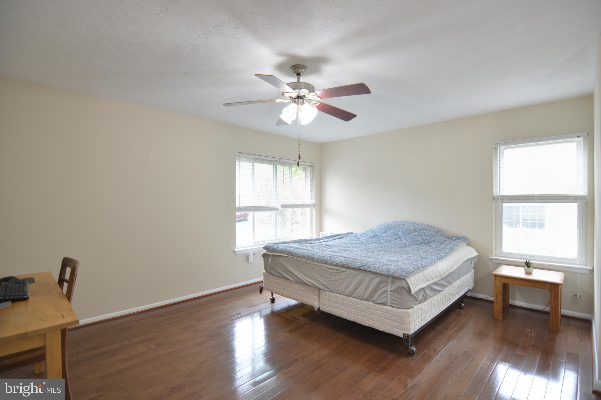 QUINCE ORCHARD MANOR - Residential
