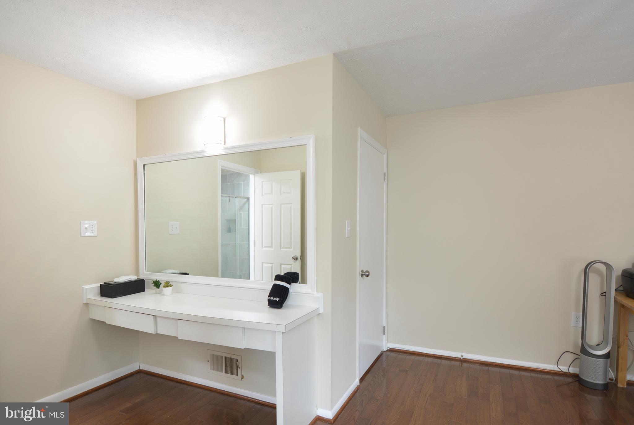 QUINCE ORCHARD MANOR - Residential