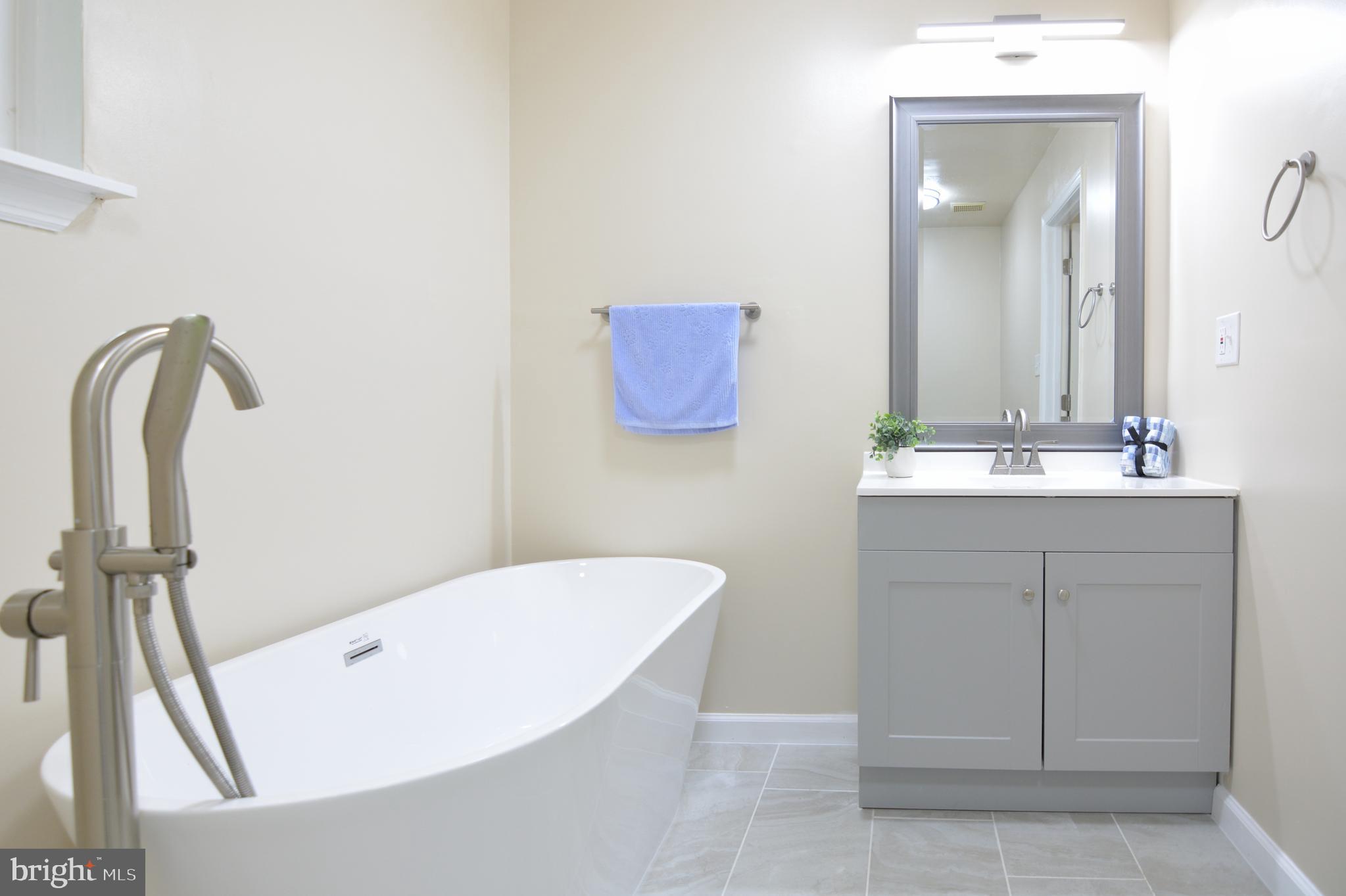 QUINCE ORCHARD MANOR - Residential
