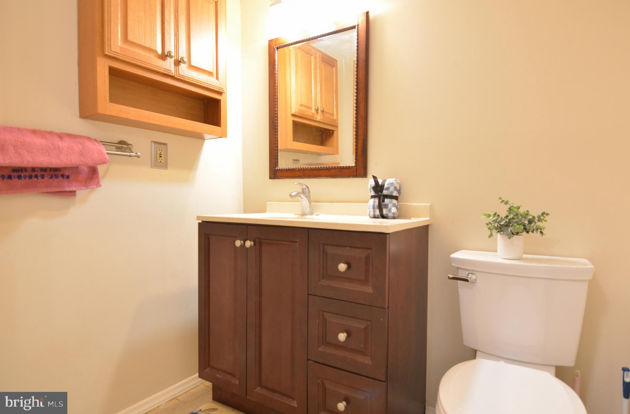 QUINCE ORCHARD MANOR - Residential