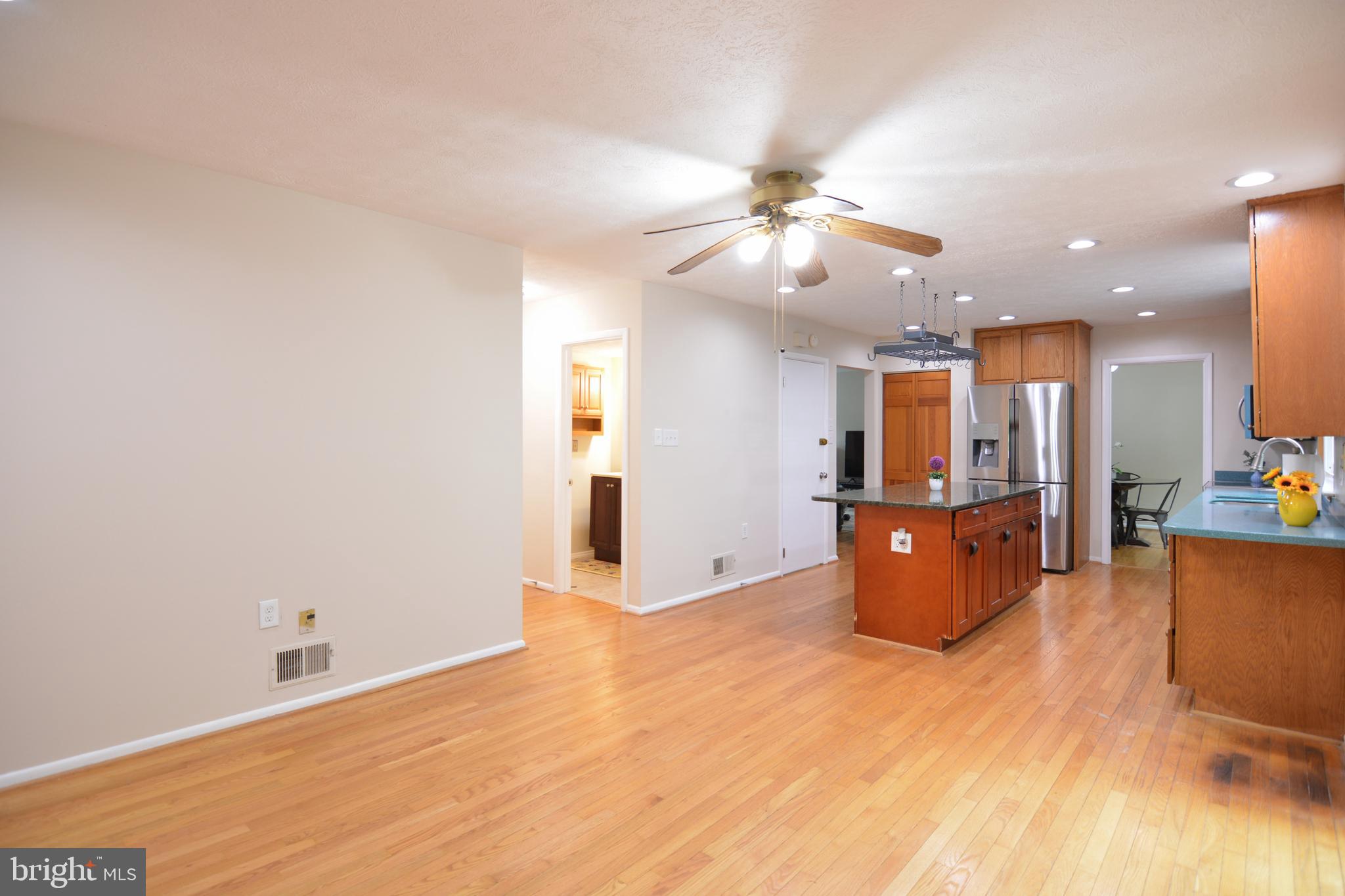 QUINCE ORCHARD MANOR - Residential