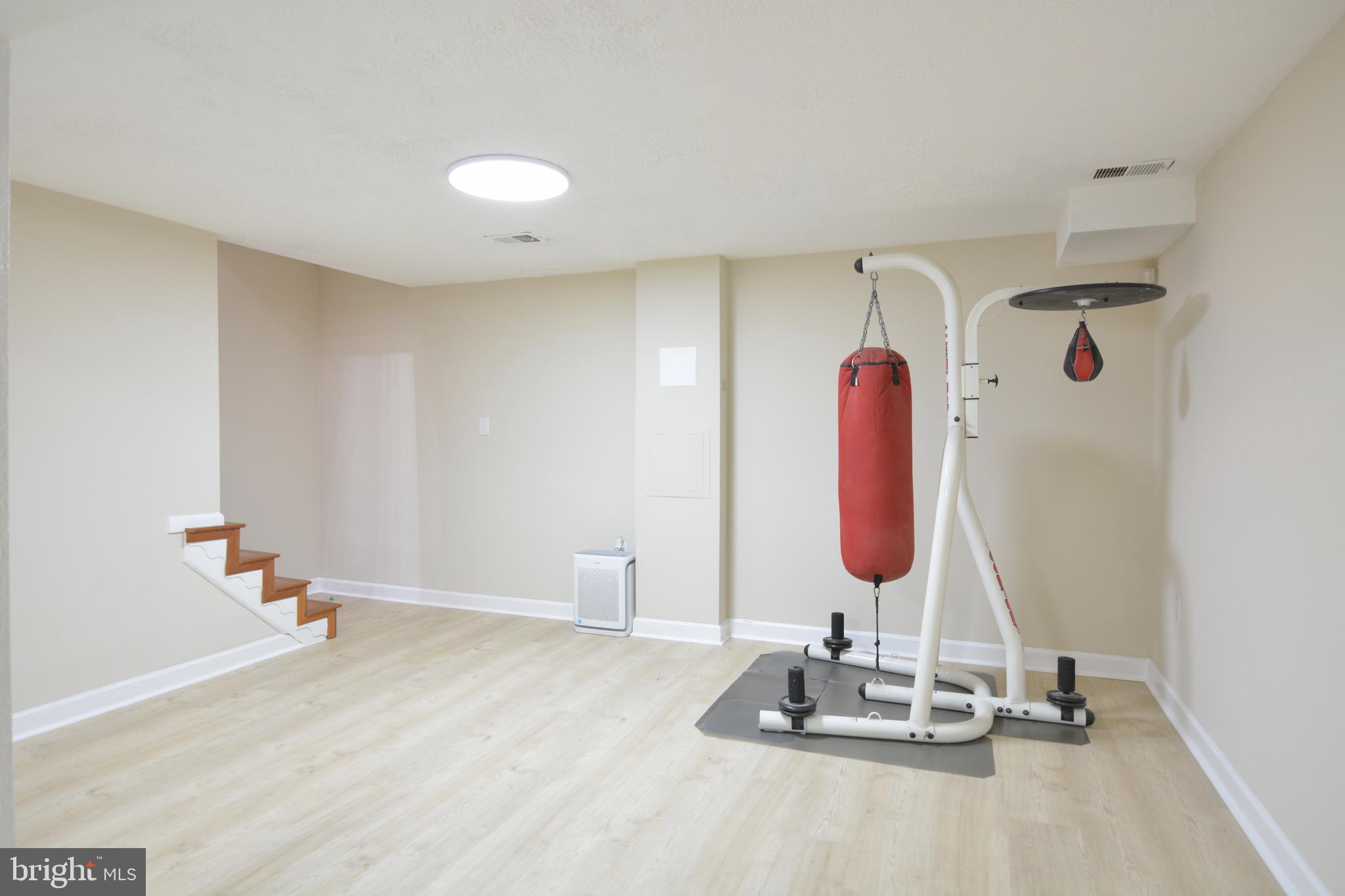 QUINCE ORCHARD MANOR - Residential