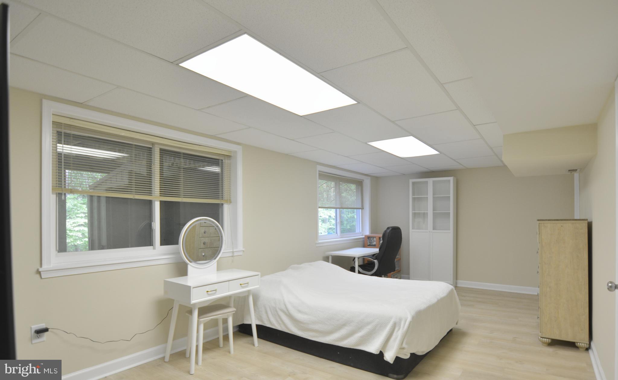 QUINCE ORCHARD MANOR - Residential