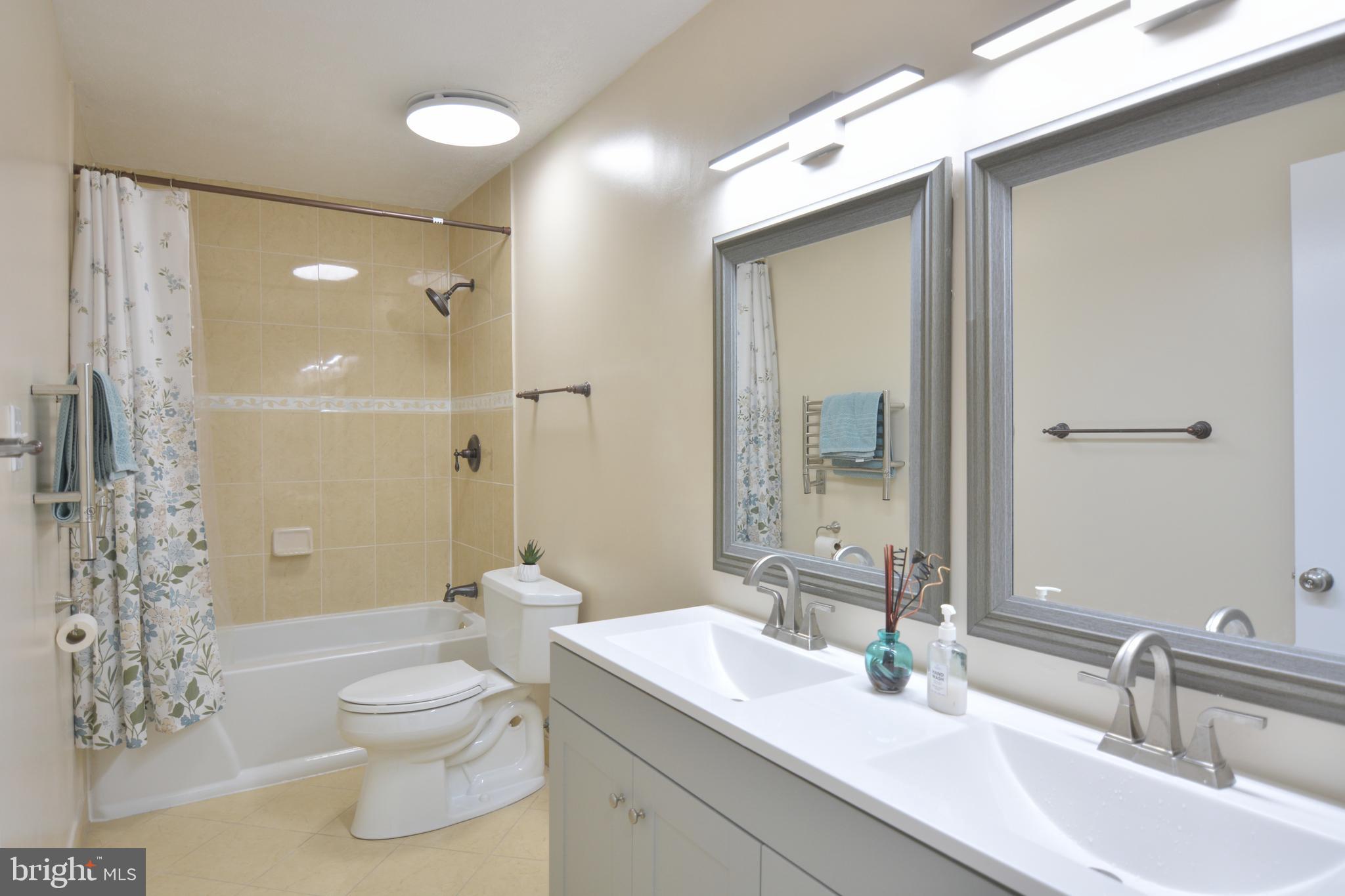 QUINCE ORCHARD MANOR - Residential