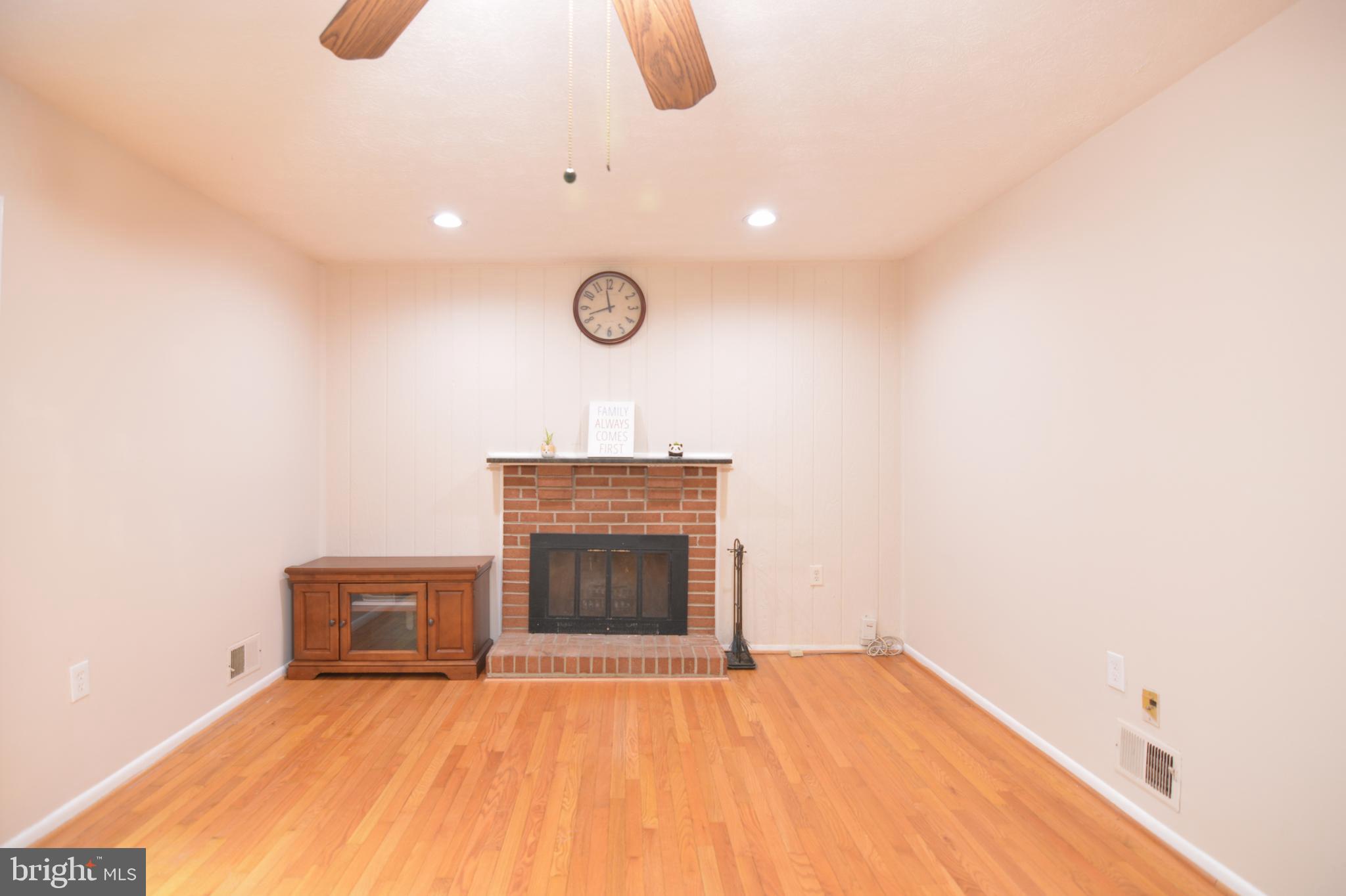 QUINCE ORCHARD MANOR - Residential