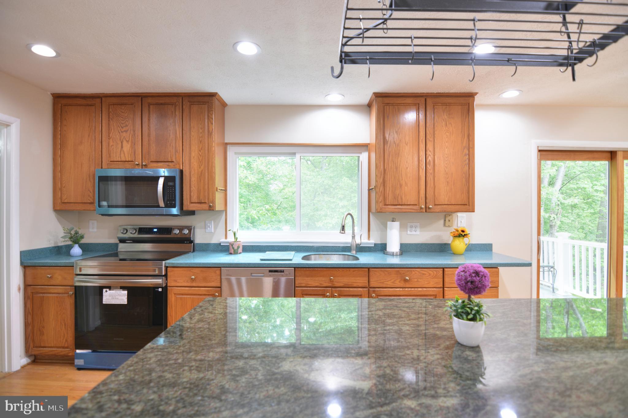 QUINCE ORCHARD MANOR - Residential
