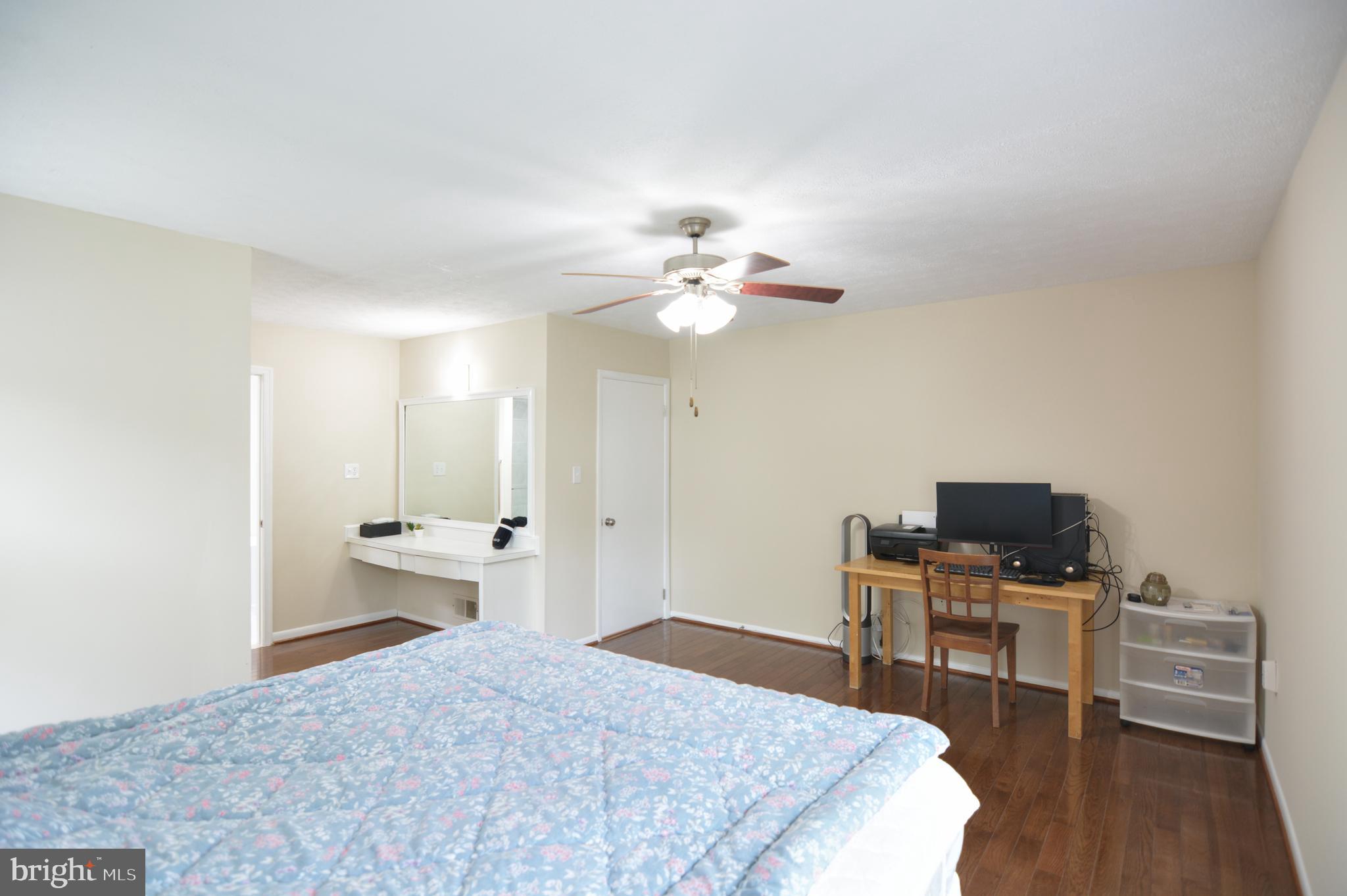 QUINCE ORCHARD MANOR - Residential