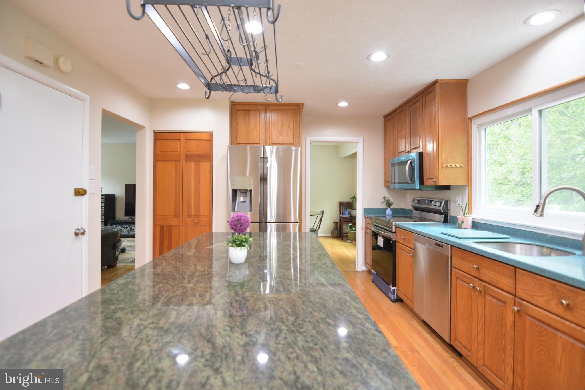 QUINCE ORCHARD MANOR - Residential
