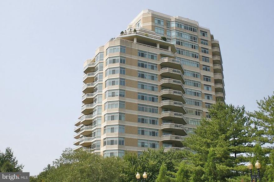 Somerset offers all the amenities for a "hassle free"  lifestyle. Indoor and outdoor pool, fitness center, tennis courts, party room and more! This  model has a great floor plan with over 2,500 sq ft. inc master suite with 2 full baths, huge living room with balcony, dining room and den with built-ins, separate laundry room and eat-in kitchen. Convenient to shopping, restaurants. 2 garage spaces.