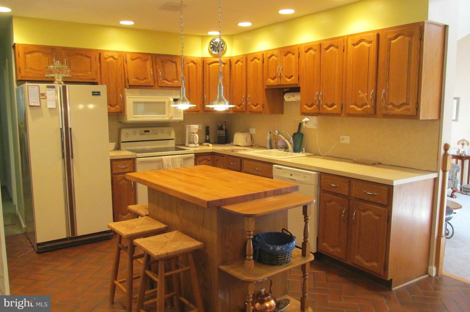 FRIENDSHIP KNOLLS - Residential