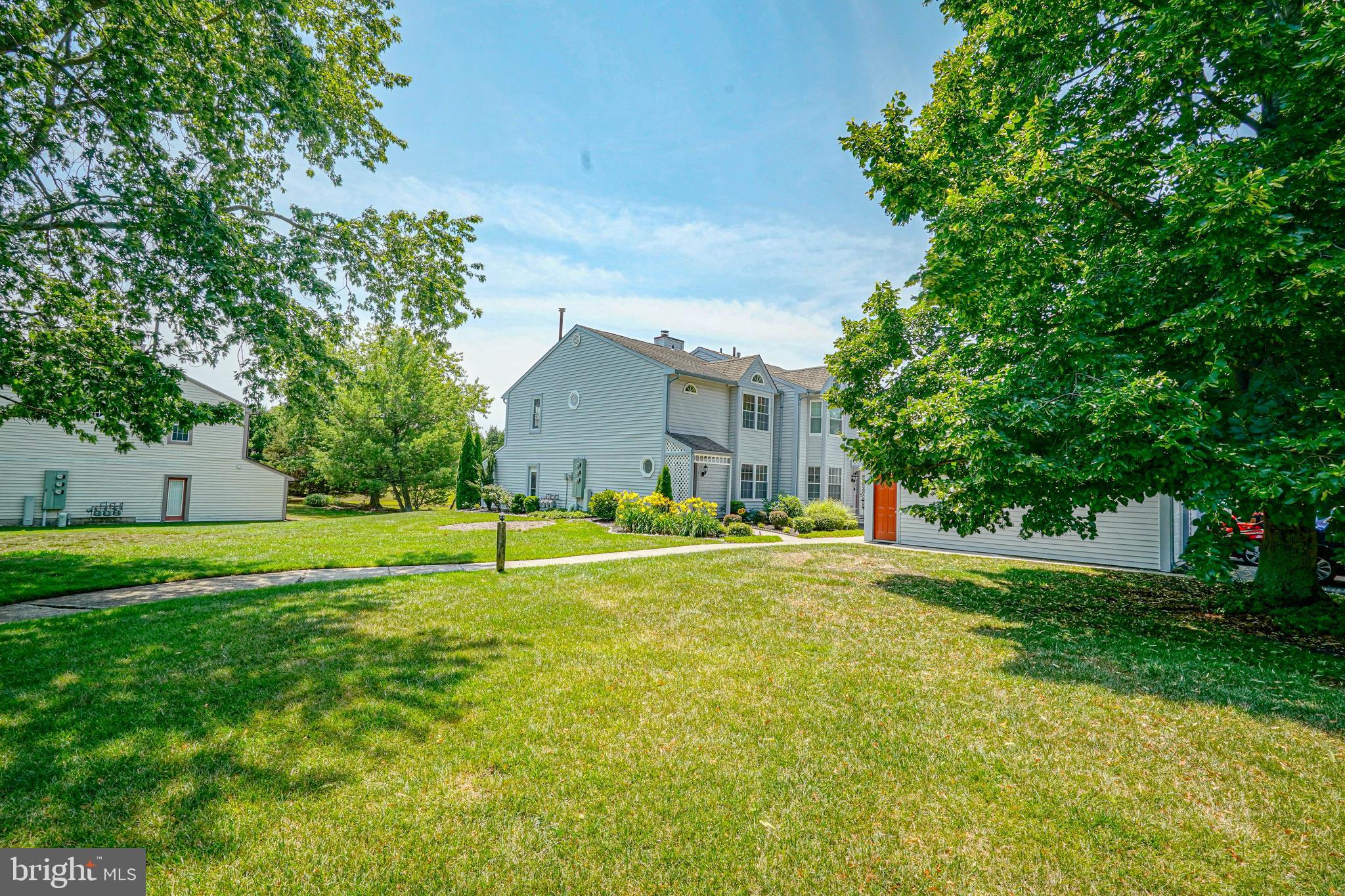 712 LAKEFRONT
