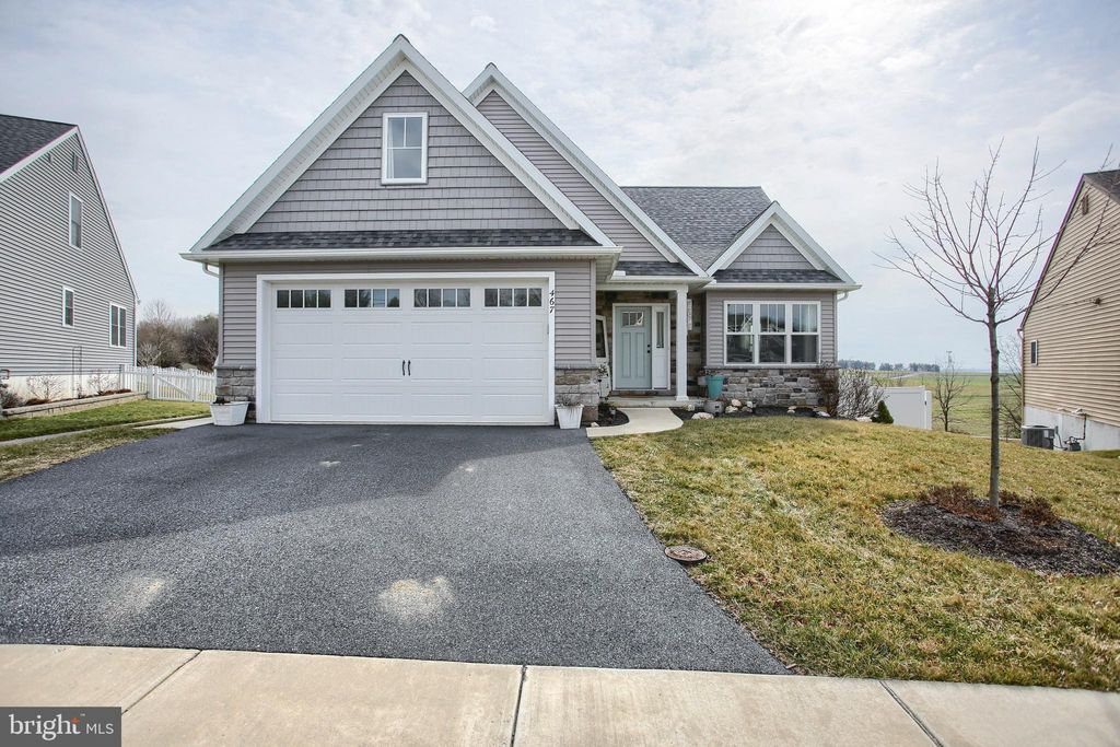 Photo of 467 HAMILTON CT, MANHEIM, PA 17545 (MLS # PALA2031158)