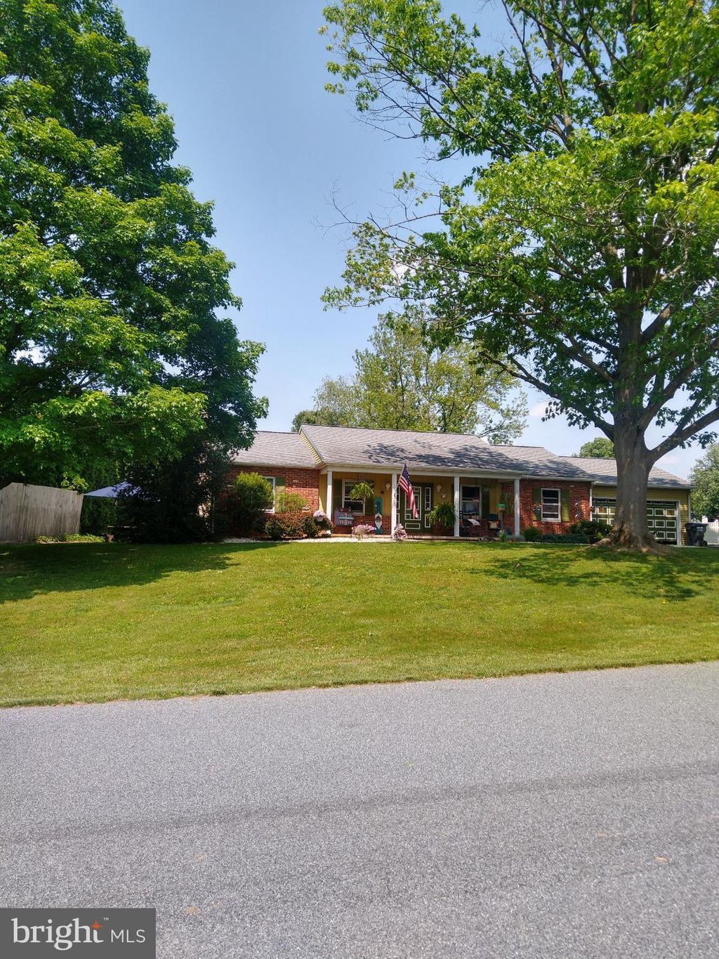 Photo of 13 GREENVIEW CIR, QUARRYVILLE, PA 17566 (MLS # PALA2035314)