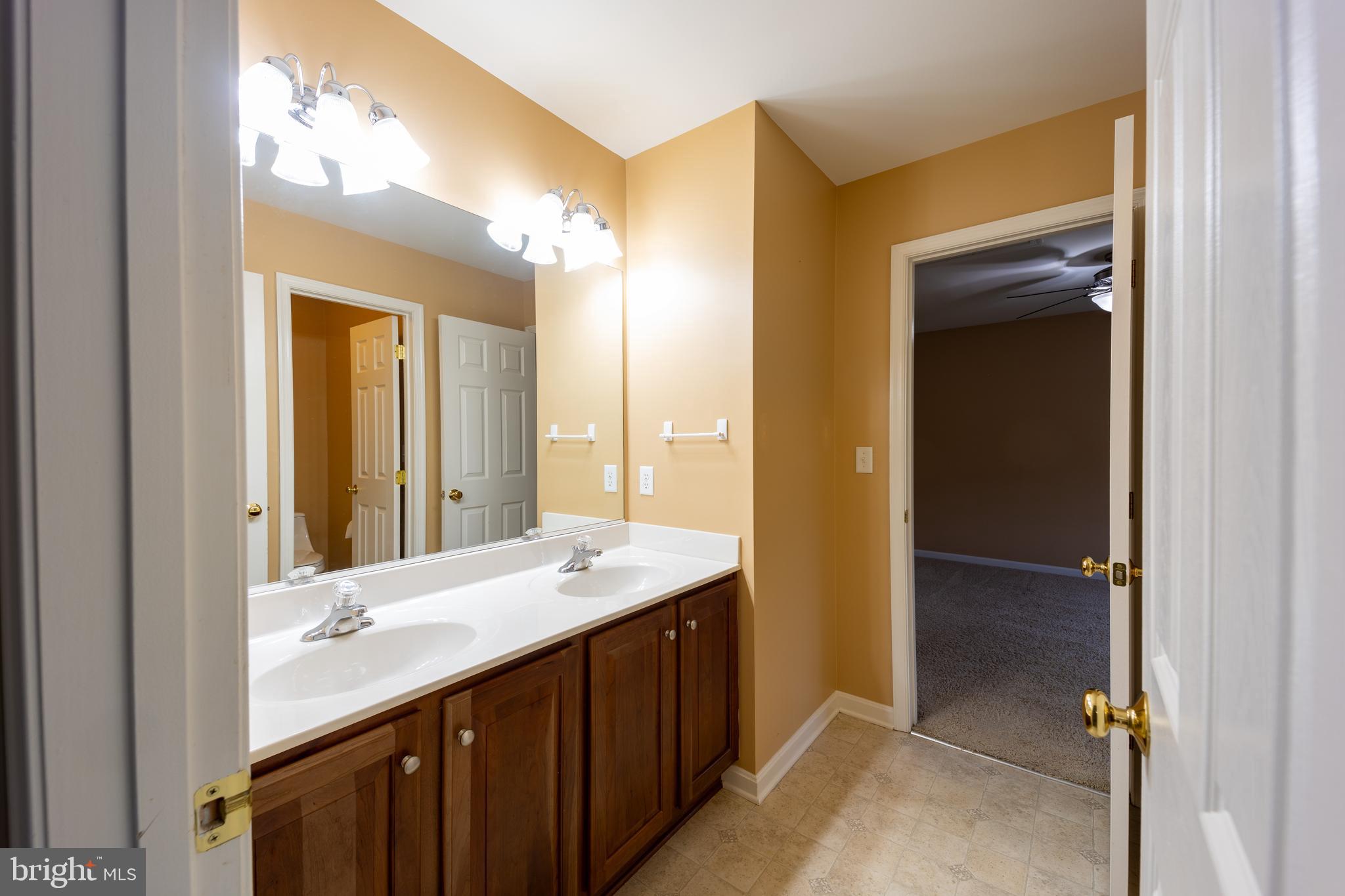 APPLE KNOLLS ESTATES - Residential